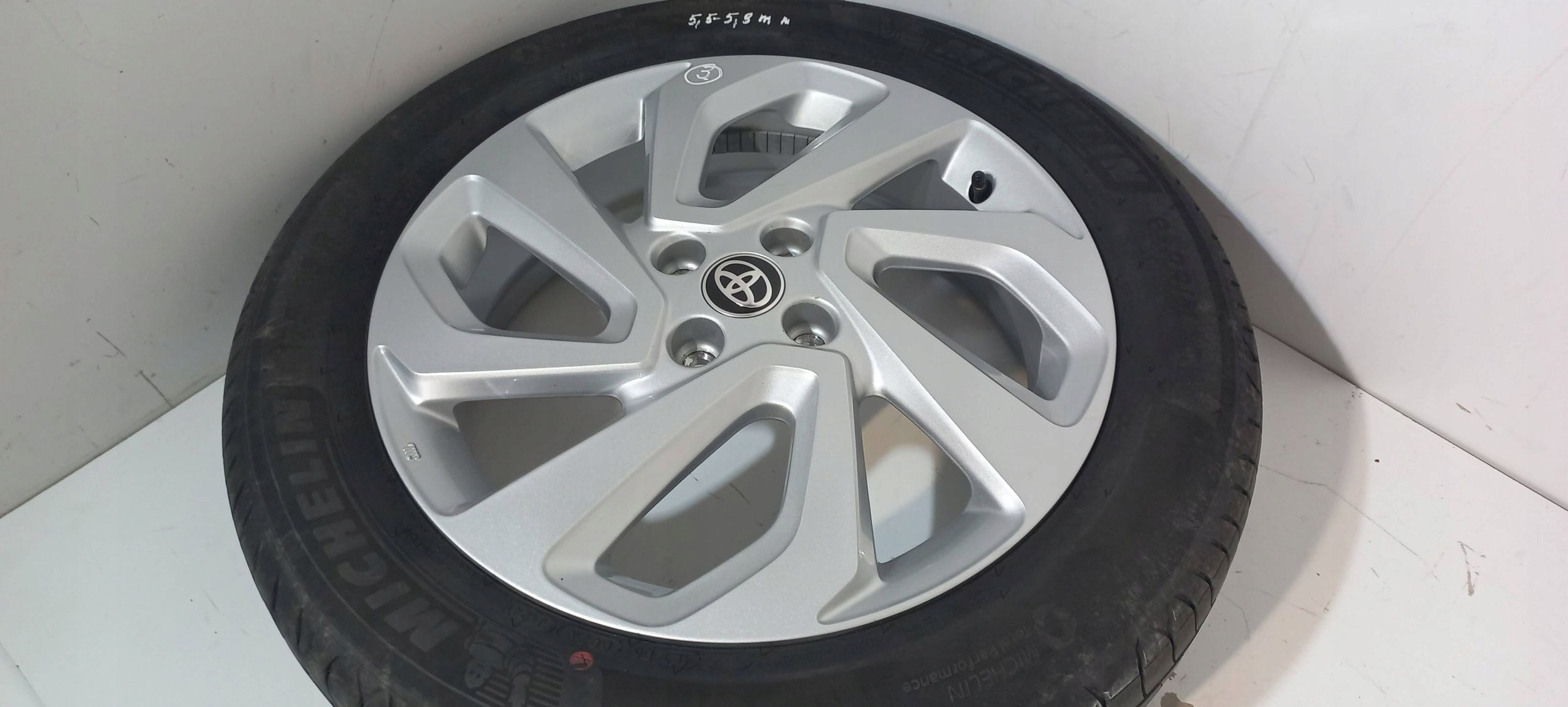 Toyota Aygo X wheels discs aluminium R17