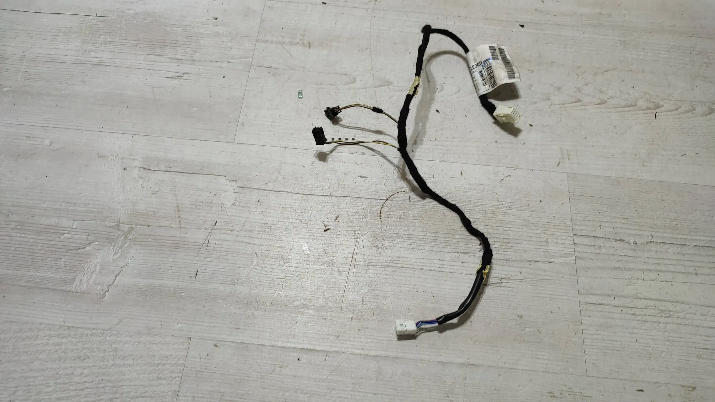 Mercedes-Benz A-classa W176 rear part side right bundle przewodow door