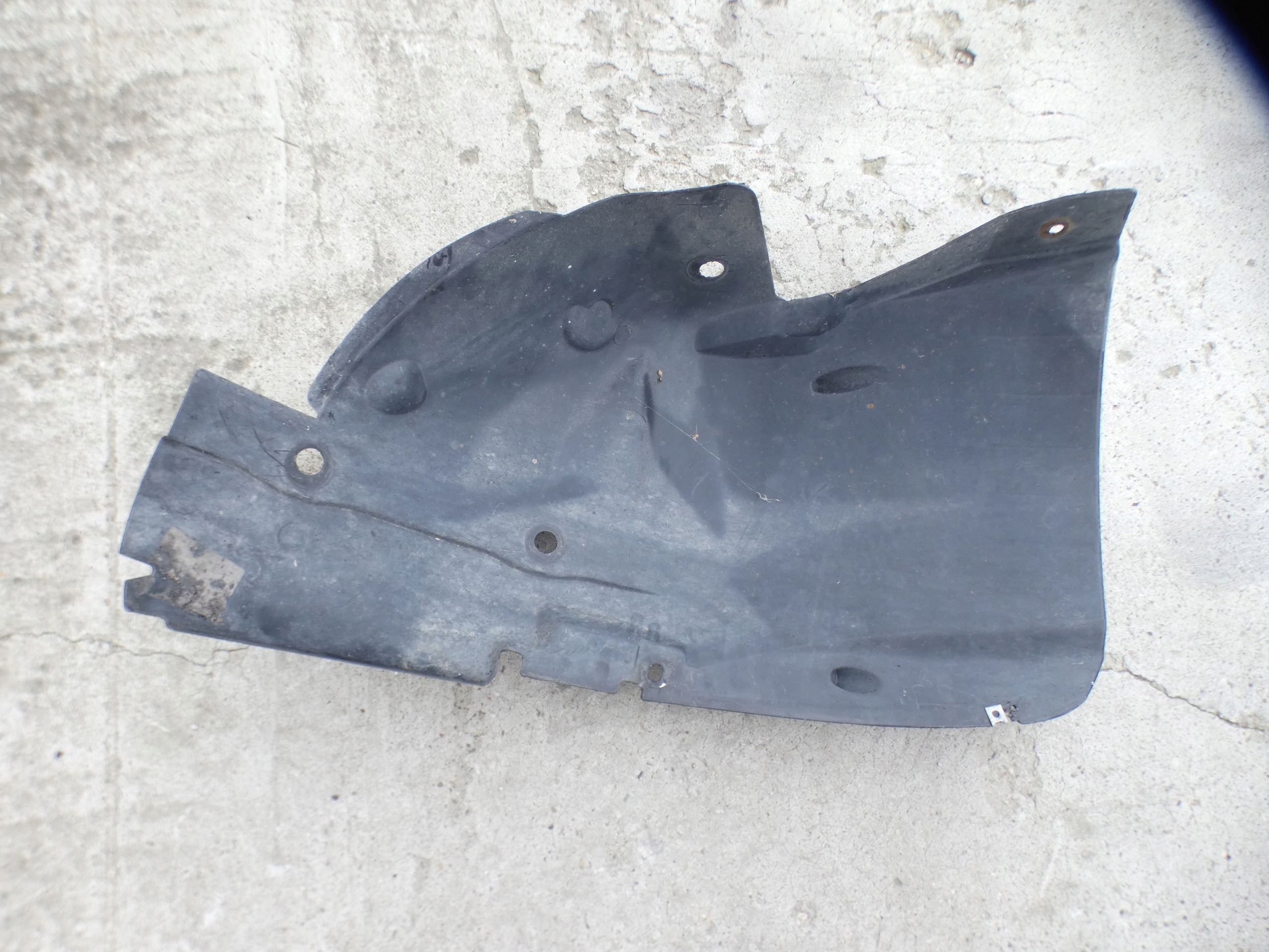 mudguard left right front RENAULT TRAFIC VIVARO 8200508349 OE EU