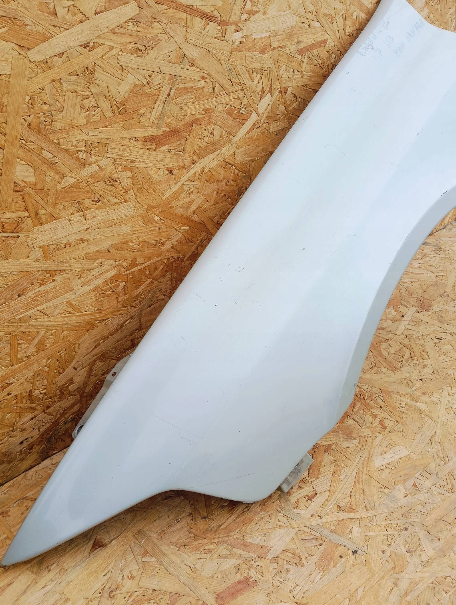 fender left front Renault Laguna II 02r MV190