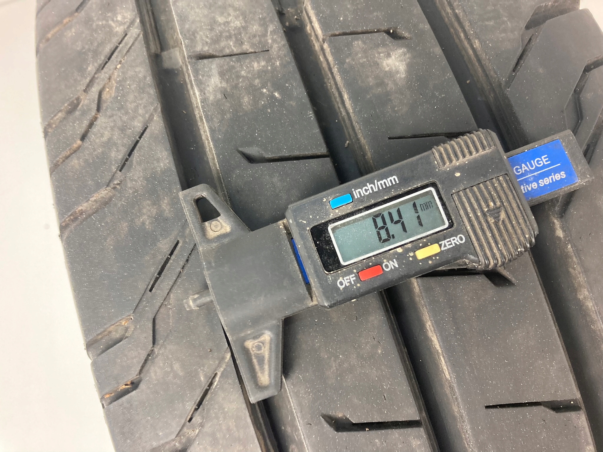 tyres CONTINENTAL CONTIVANCONTACT 200 215/65R16C