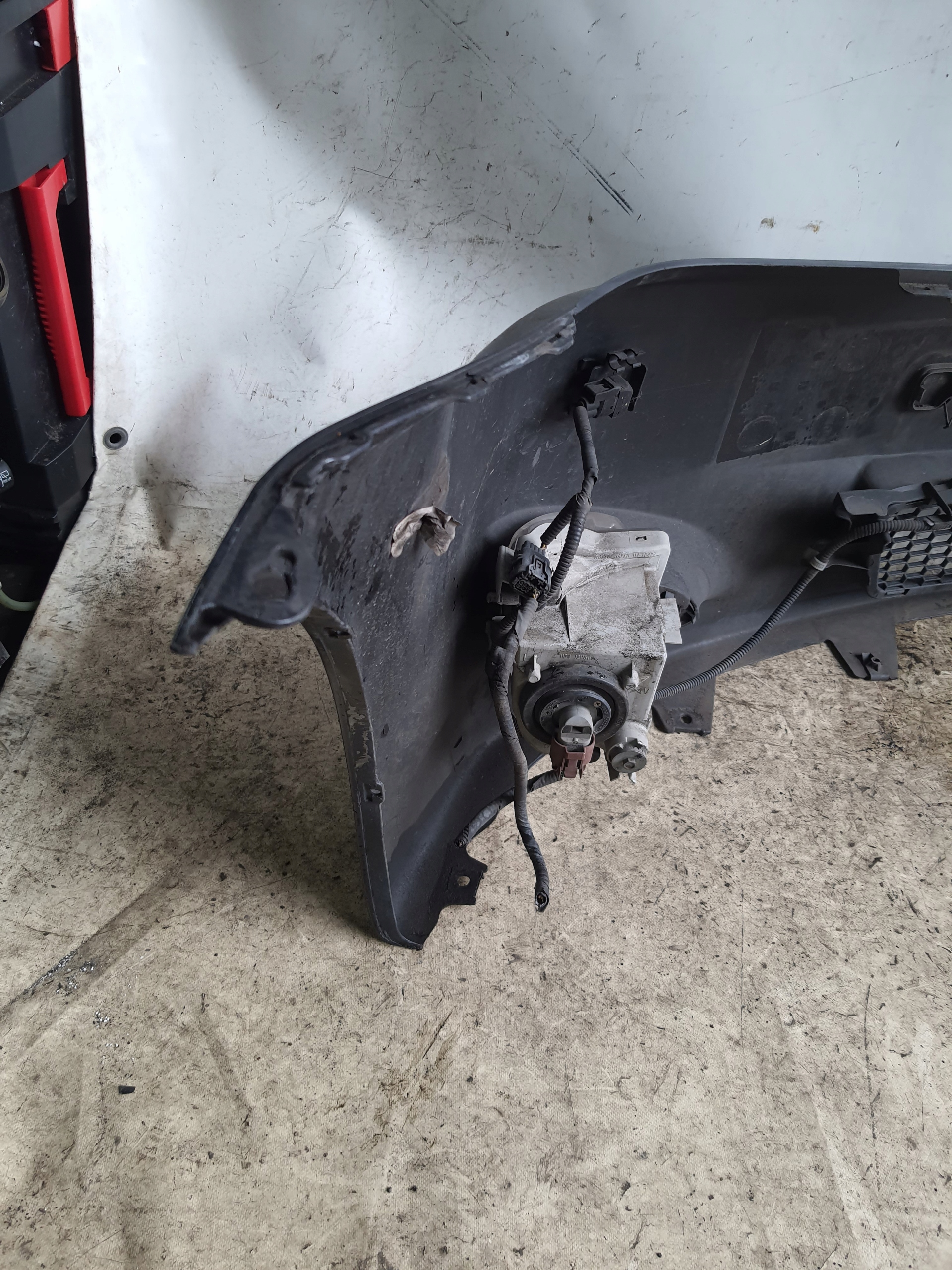 LEXUS IS220 II LIFT 09-12 bumper + PDC