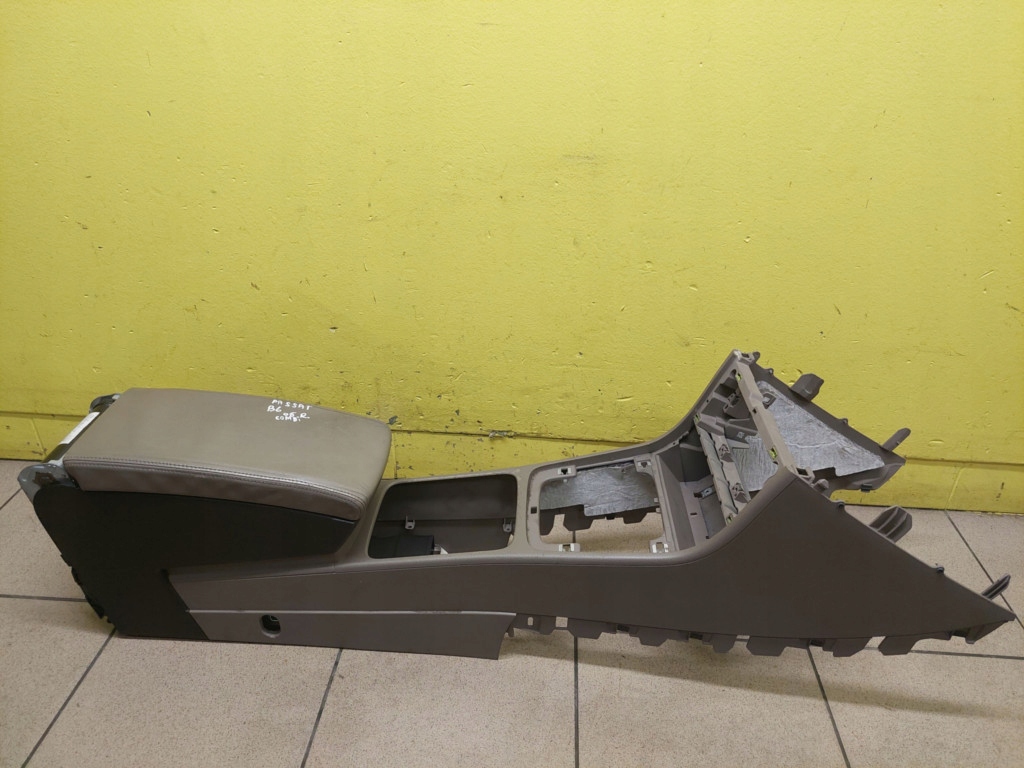 VW PASSAT B6 KOMBI bracciolo 3C1863241