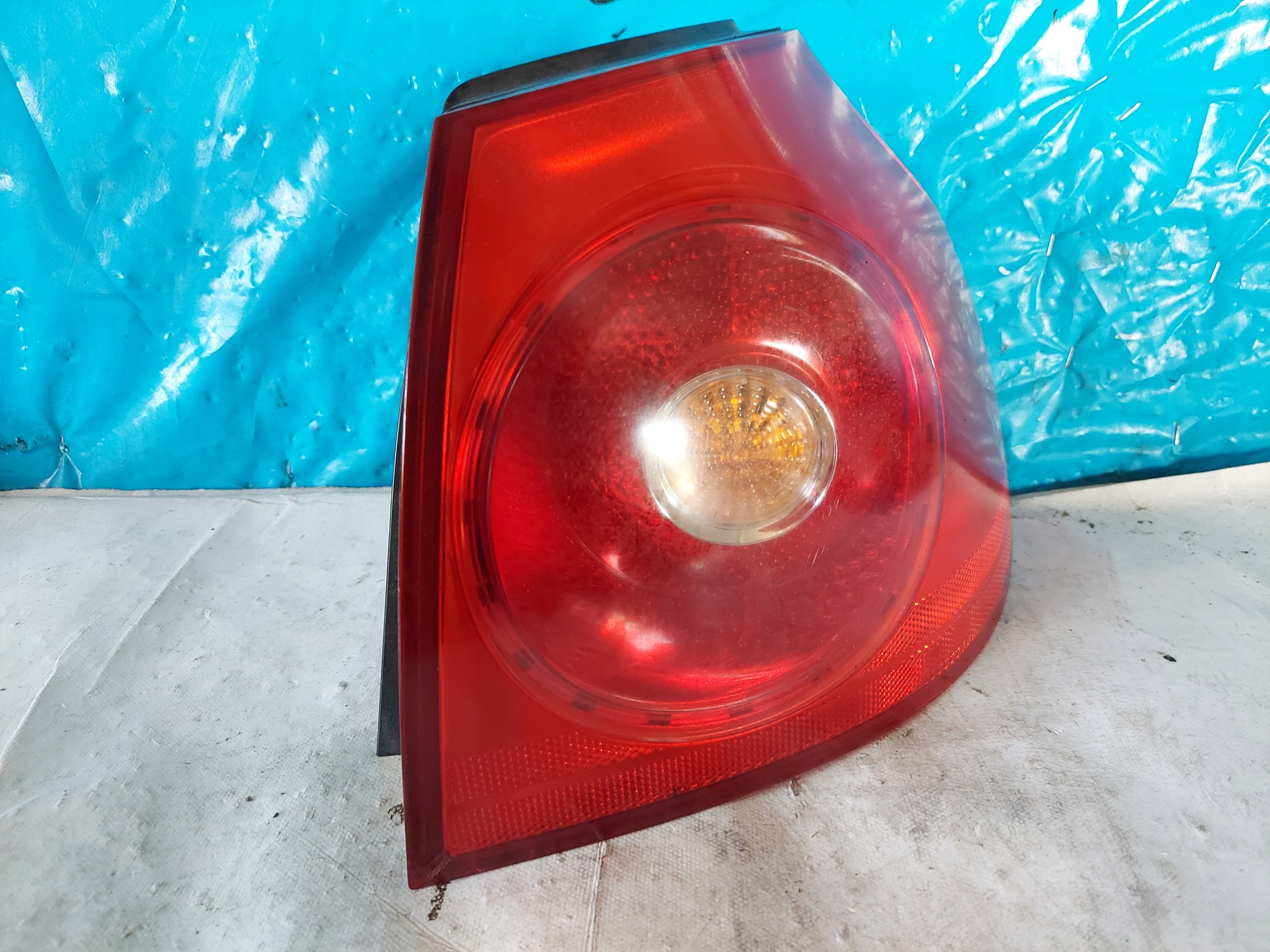 light GOLF V HB 1K6945096 right rear part