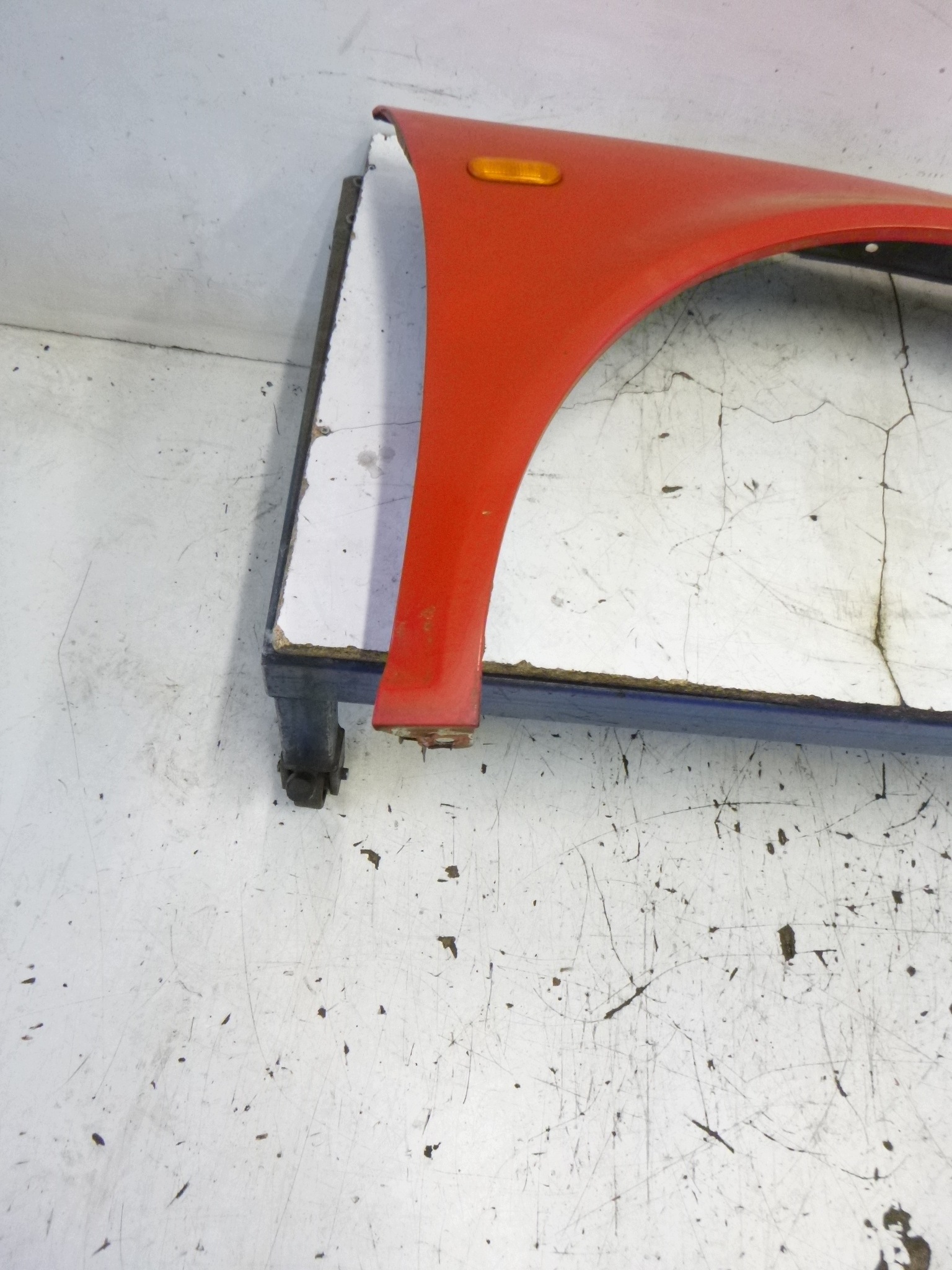 fender front right VW Golf IV 4 LP3G red 1997–2003