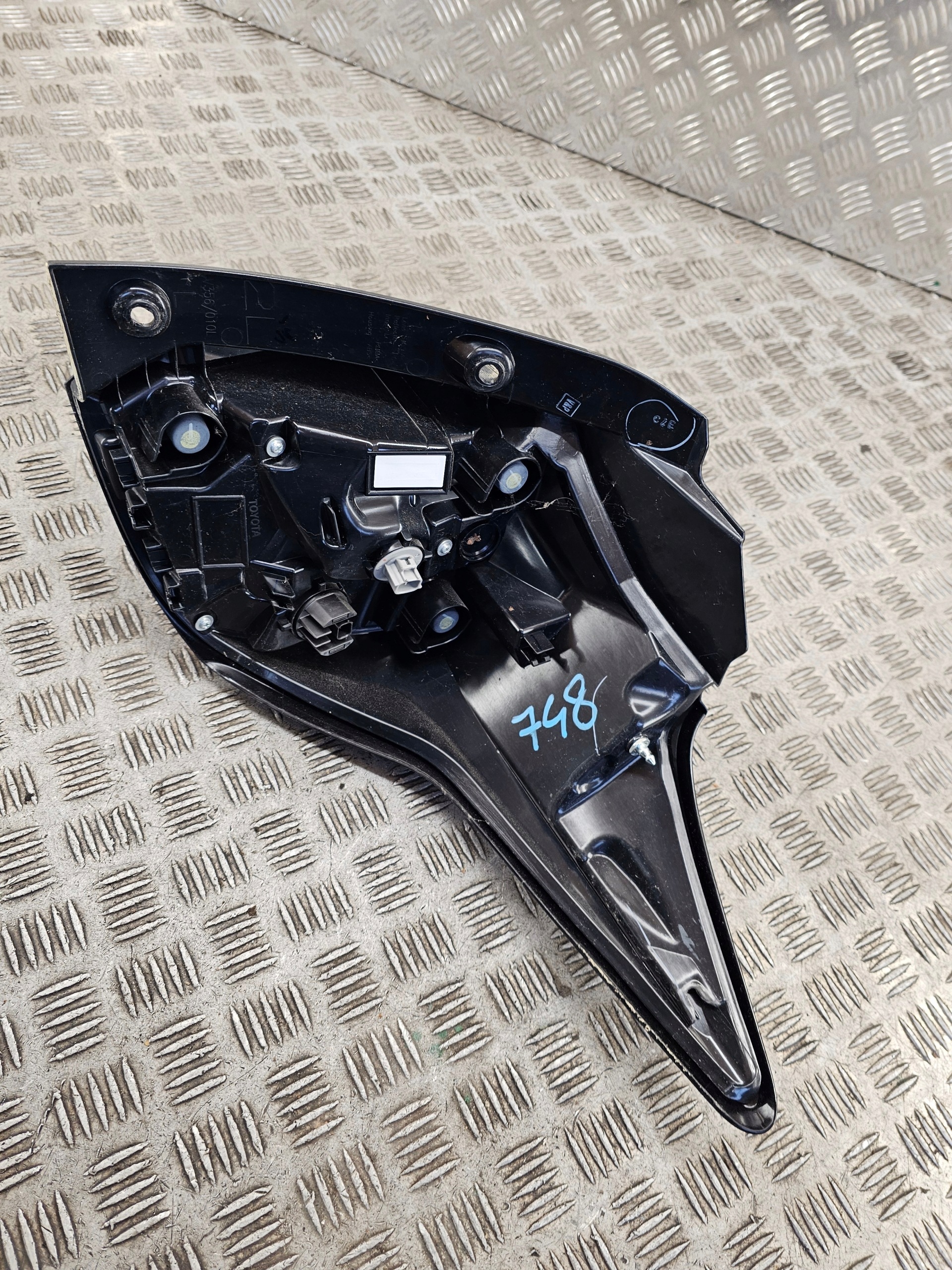 light rear part rear left TOYOTA YARIS 4 IV V356/010L