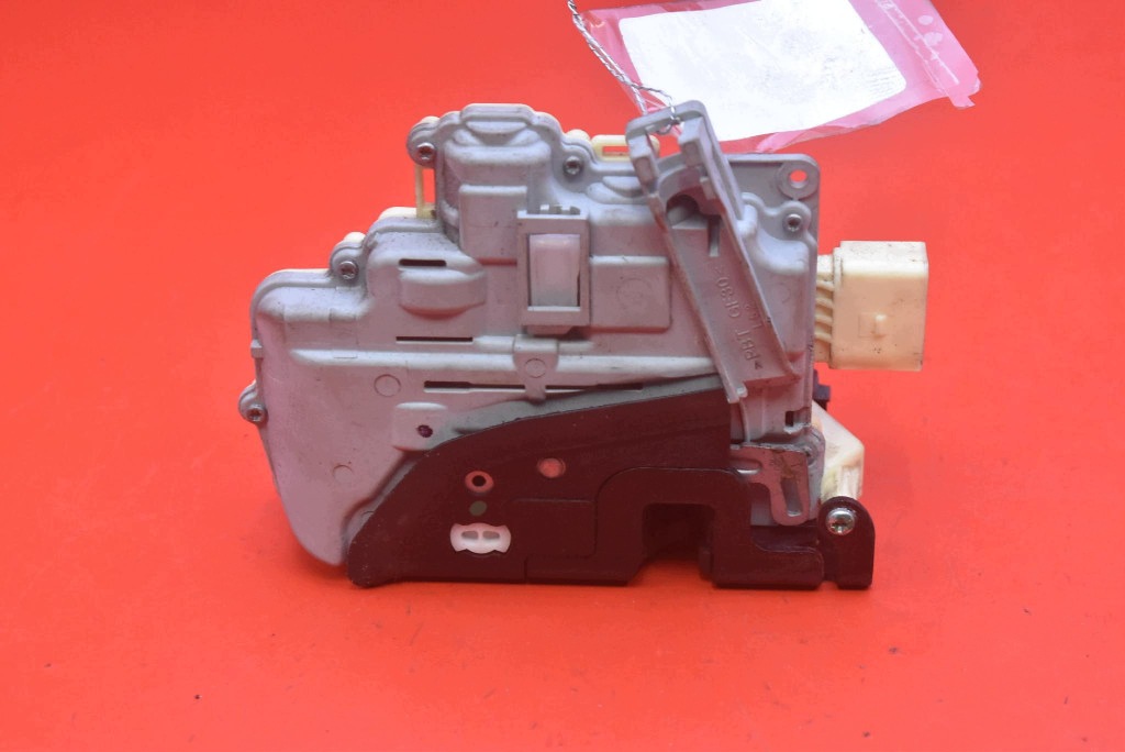 lock door left front front EU 3C1837015A VW PASSAT B6 05-10