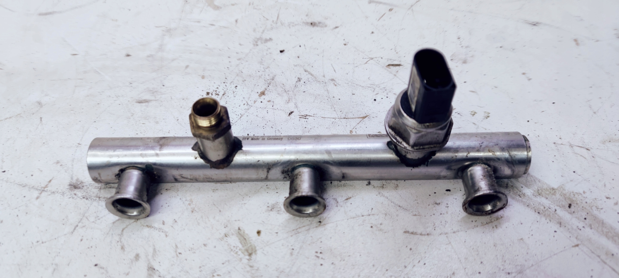 RAMPE INJECTION AUDI A4 A6 C6 3.2 FSI 06E13089B