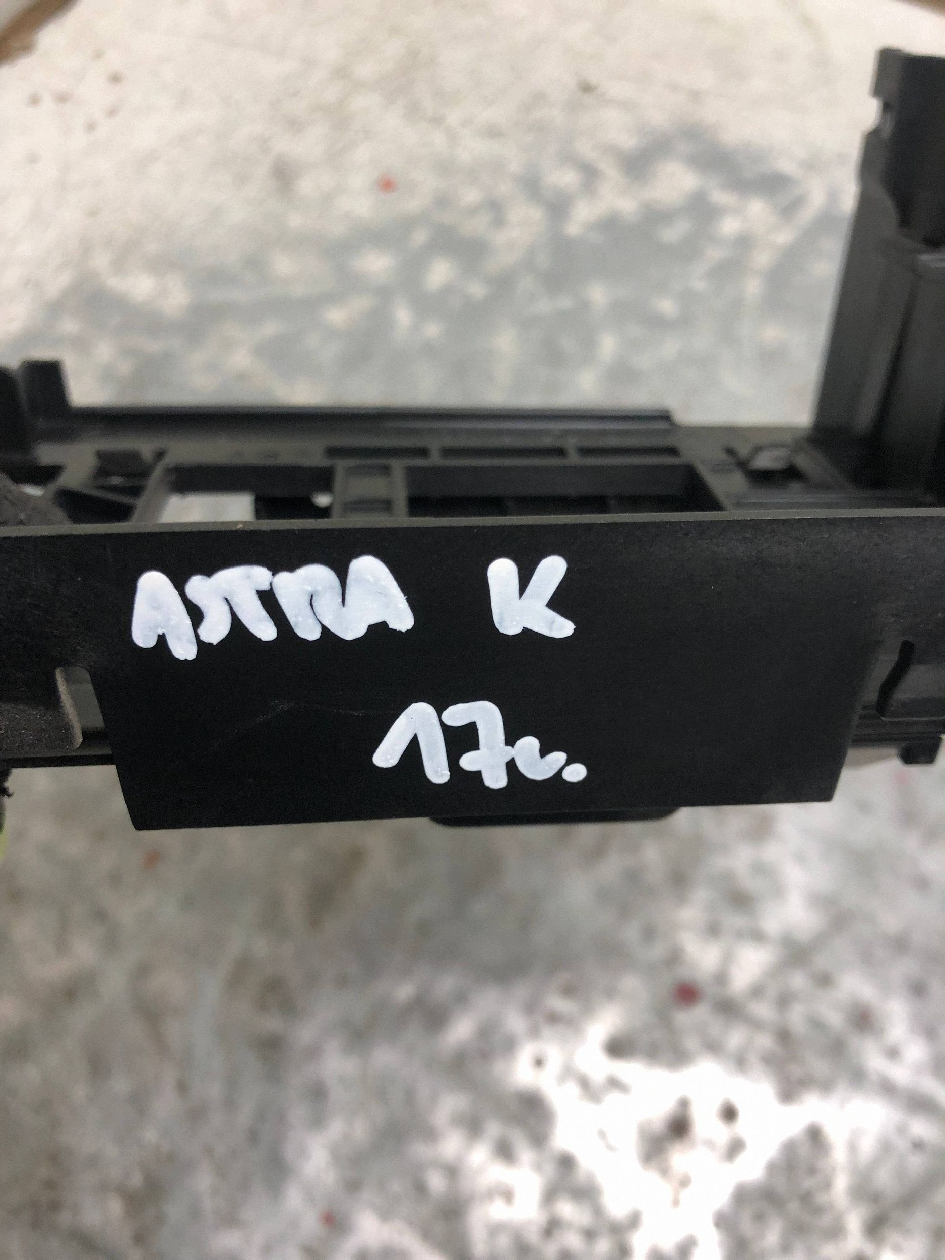 bracket holder MODULU KOMFORTU OPEL ASTRA K 39010171