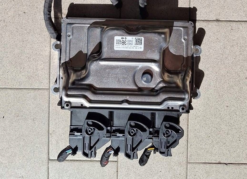 control unit of the engine Renault Megane E-Tech 237D40551R 237D40552R