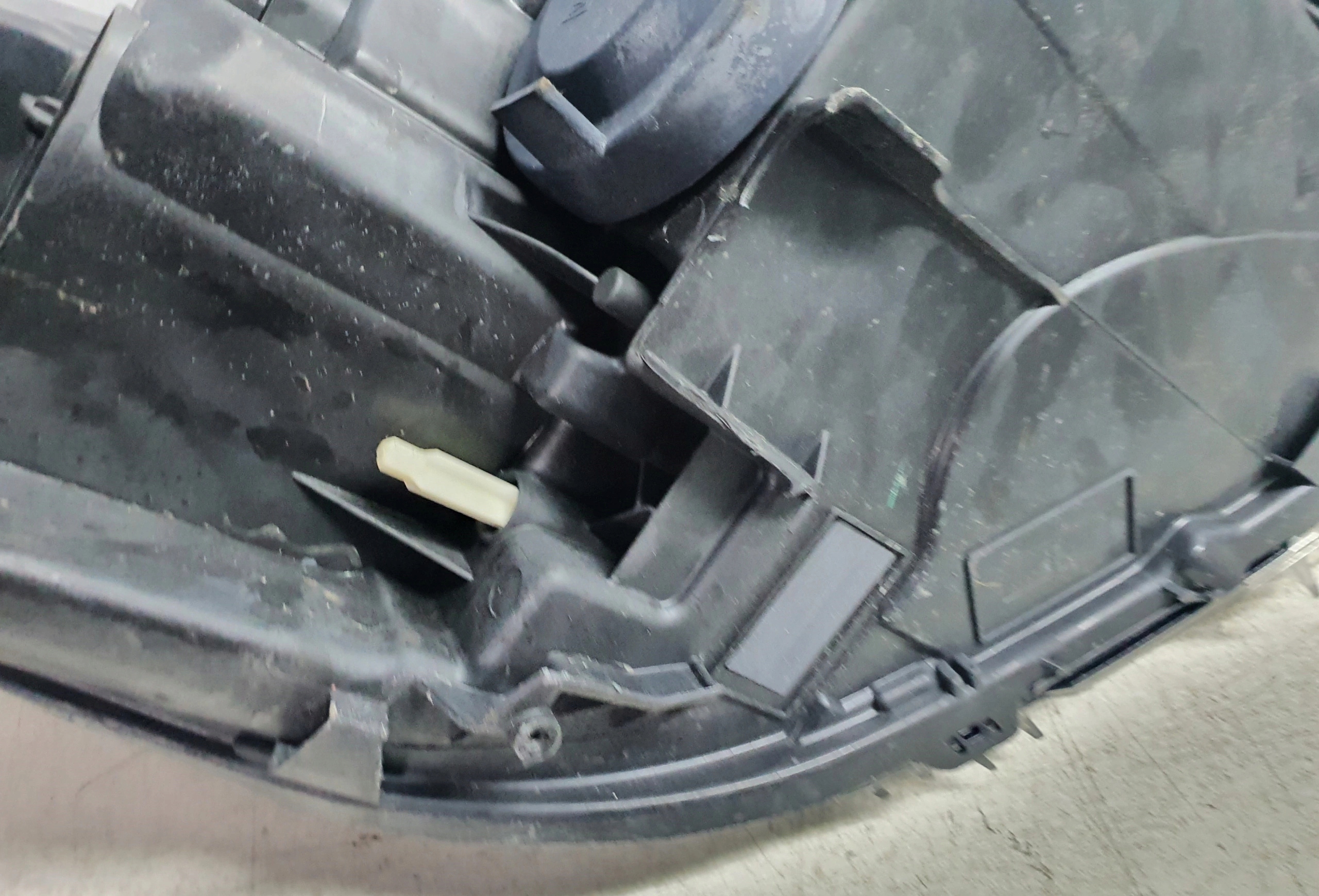 PEUGEOT 208 2019- REFLEKTOR light left LED