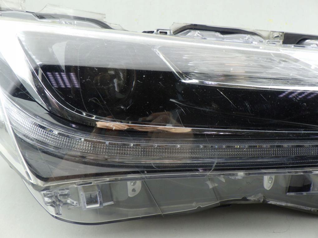 TOYOTA COROLLA E16 LIFT FULL LED 16- light front right