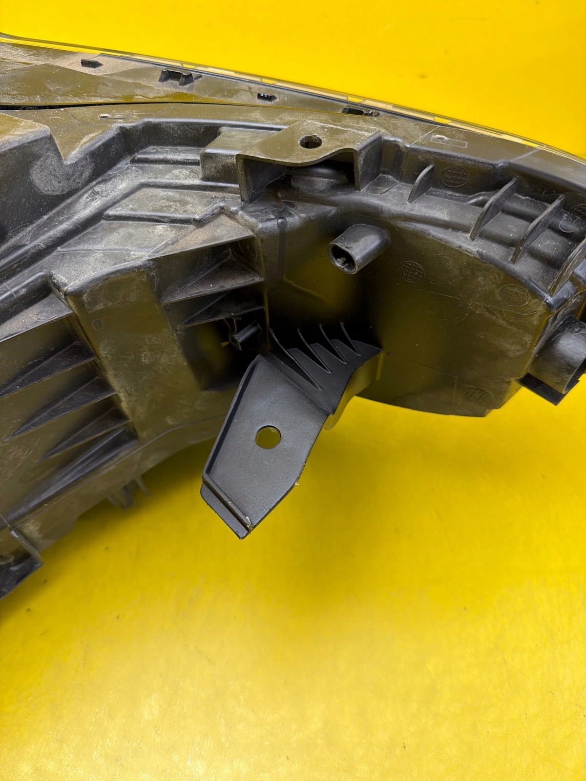 light left front Volvo EX30 Full Led 80000401