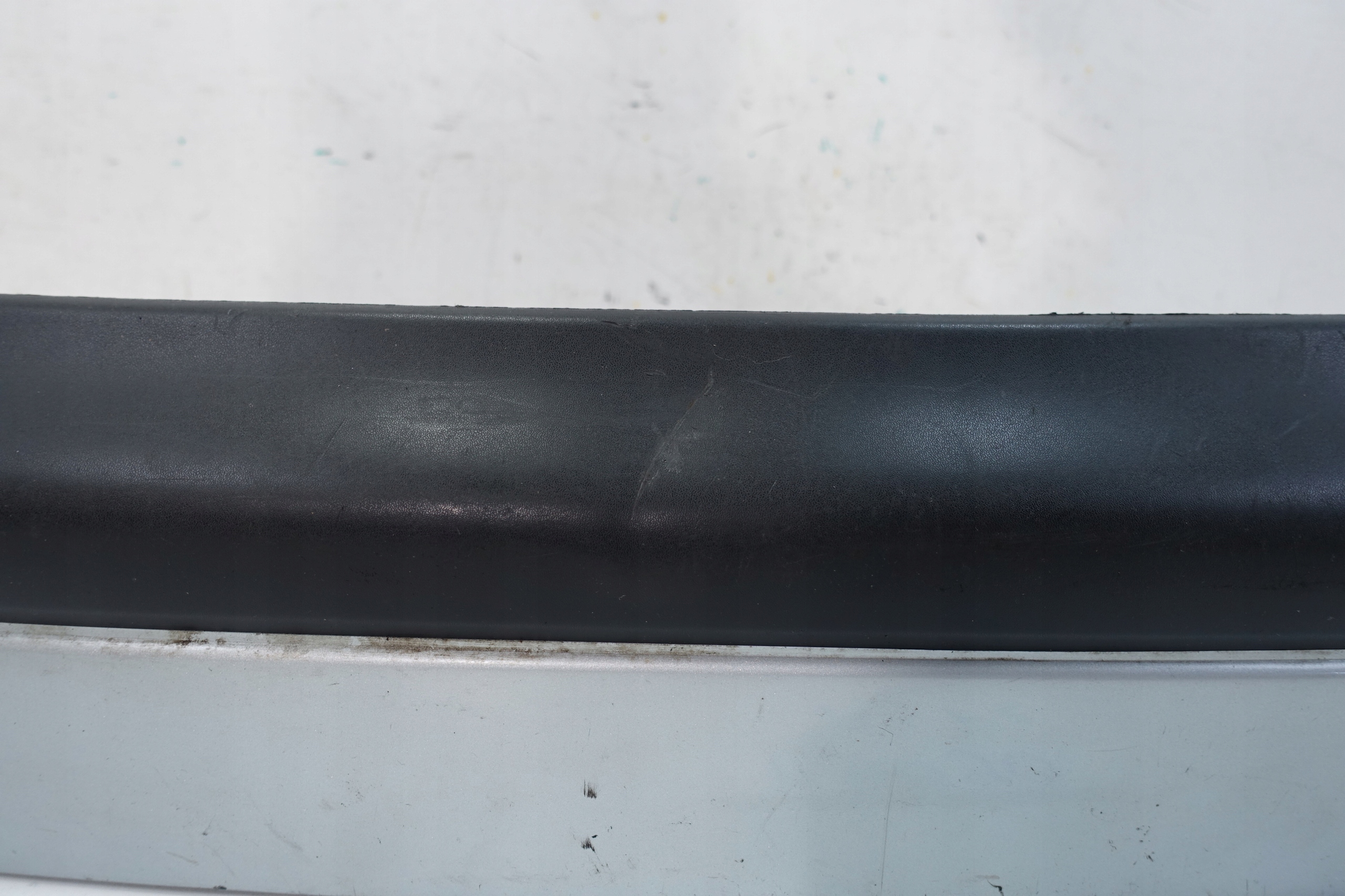 RENAULT LAGUNA and cap moulding bonnet 7700420428