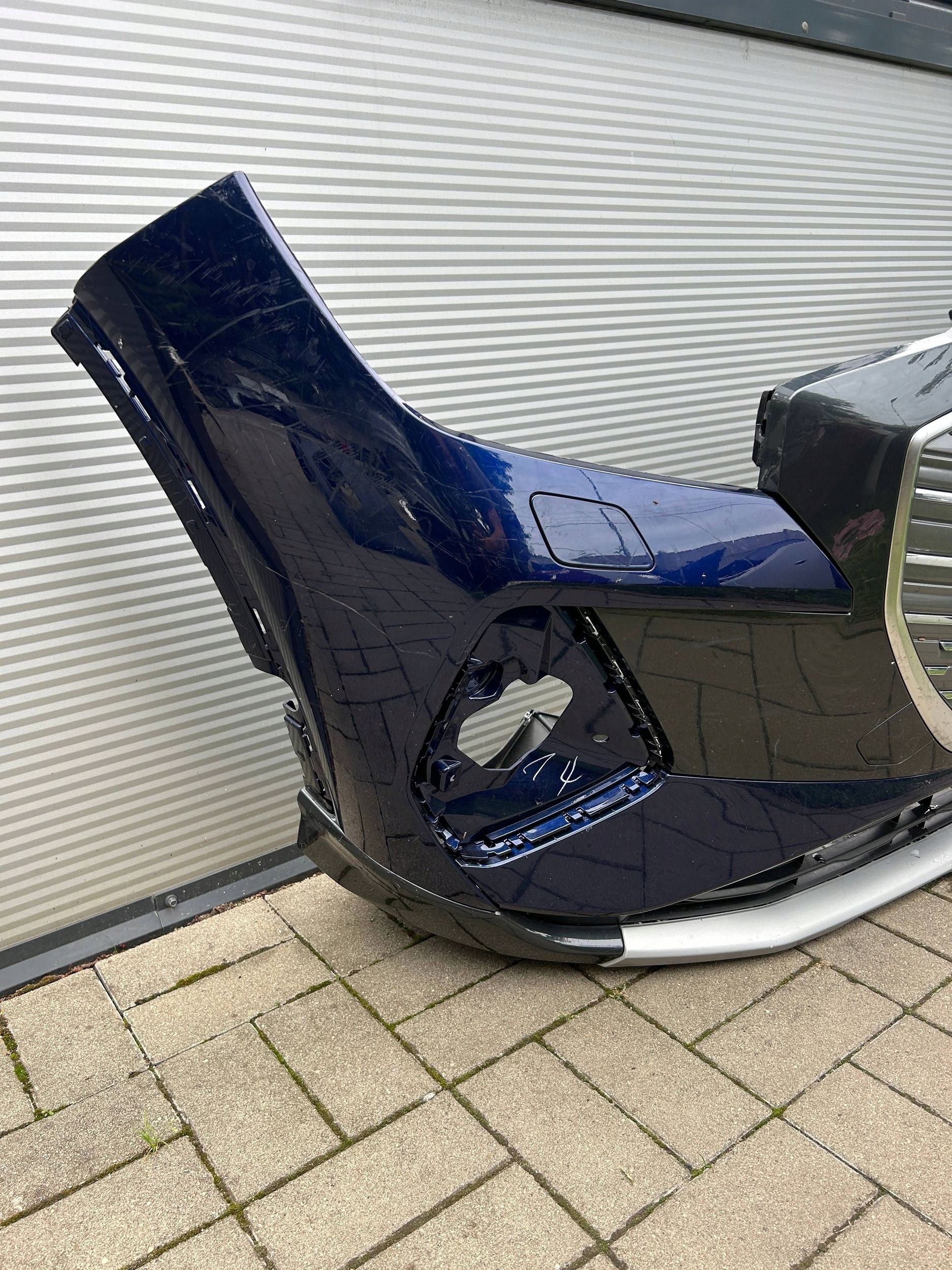 Audi Q4 E-tron 21- bumper front front