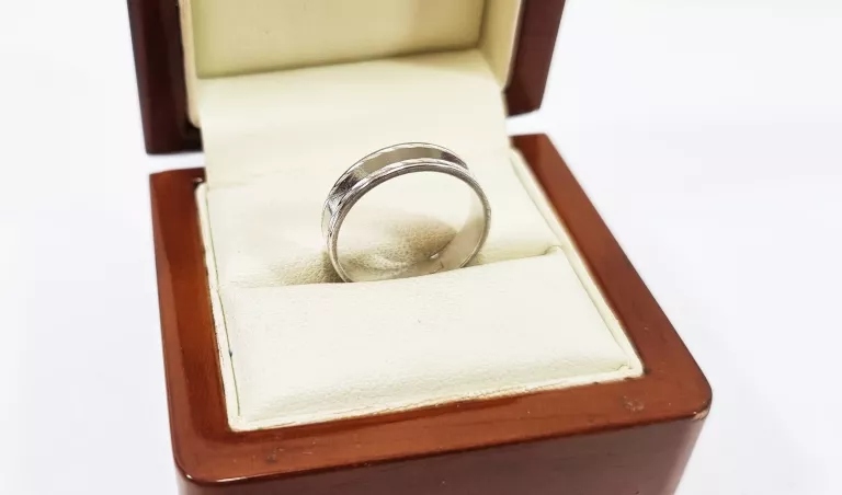 KLASYCZNA SREBRNA OBRĄCZKA - SREBRO 925 - R17
