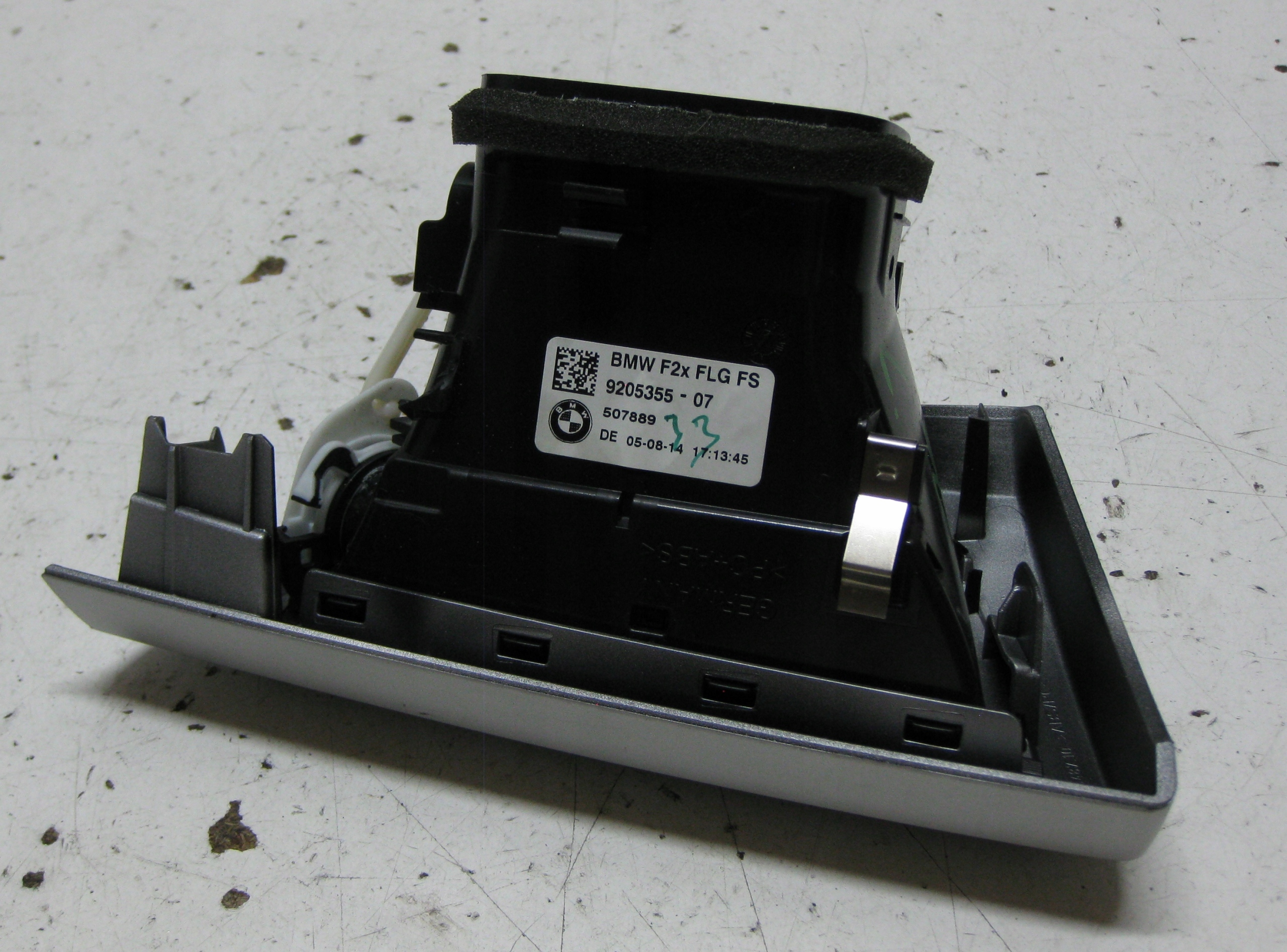 BMW F20 1.6i 14R grid air conditioning devices left 9205355