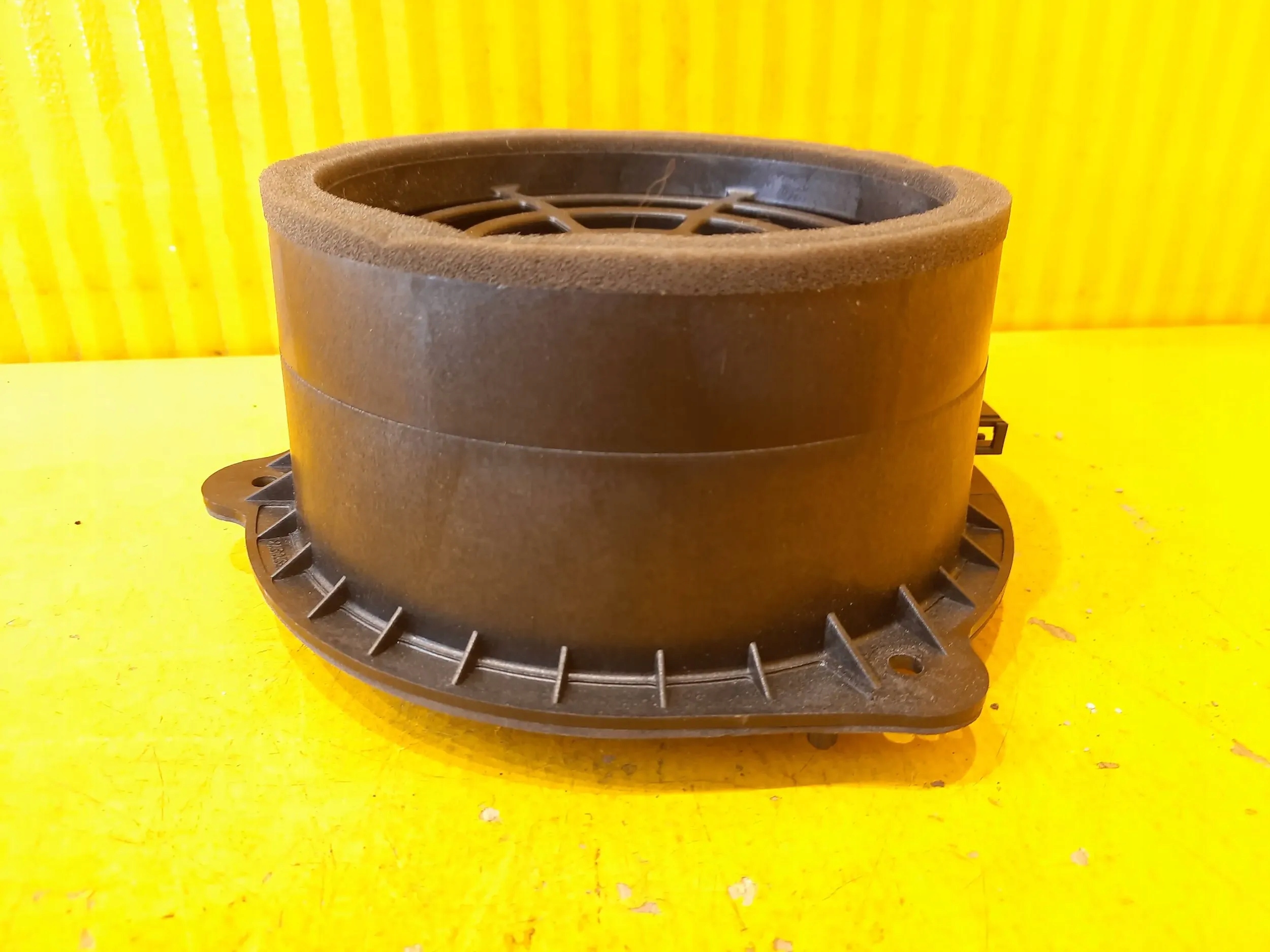 Audi Q7 4M GŁOŚNIK DRZWI TYŁ 4M0035411B Typ samochodu 4x4/SUV