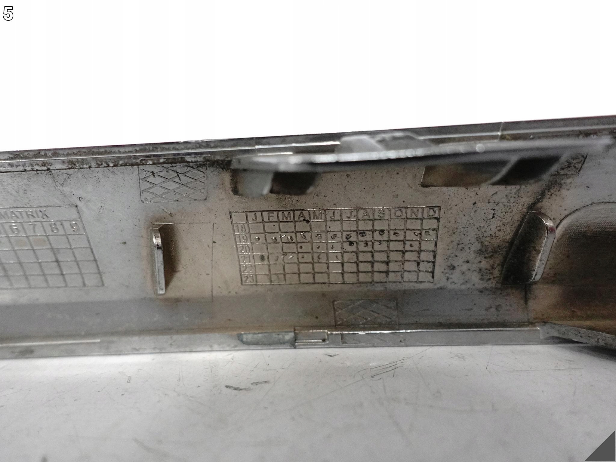 VOLVO S90 V90 LIFT 20- moulding cap OZDOBNA W bumper CHROM right front