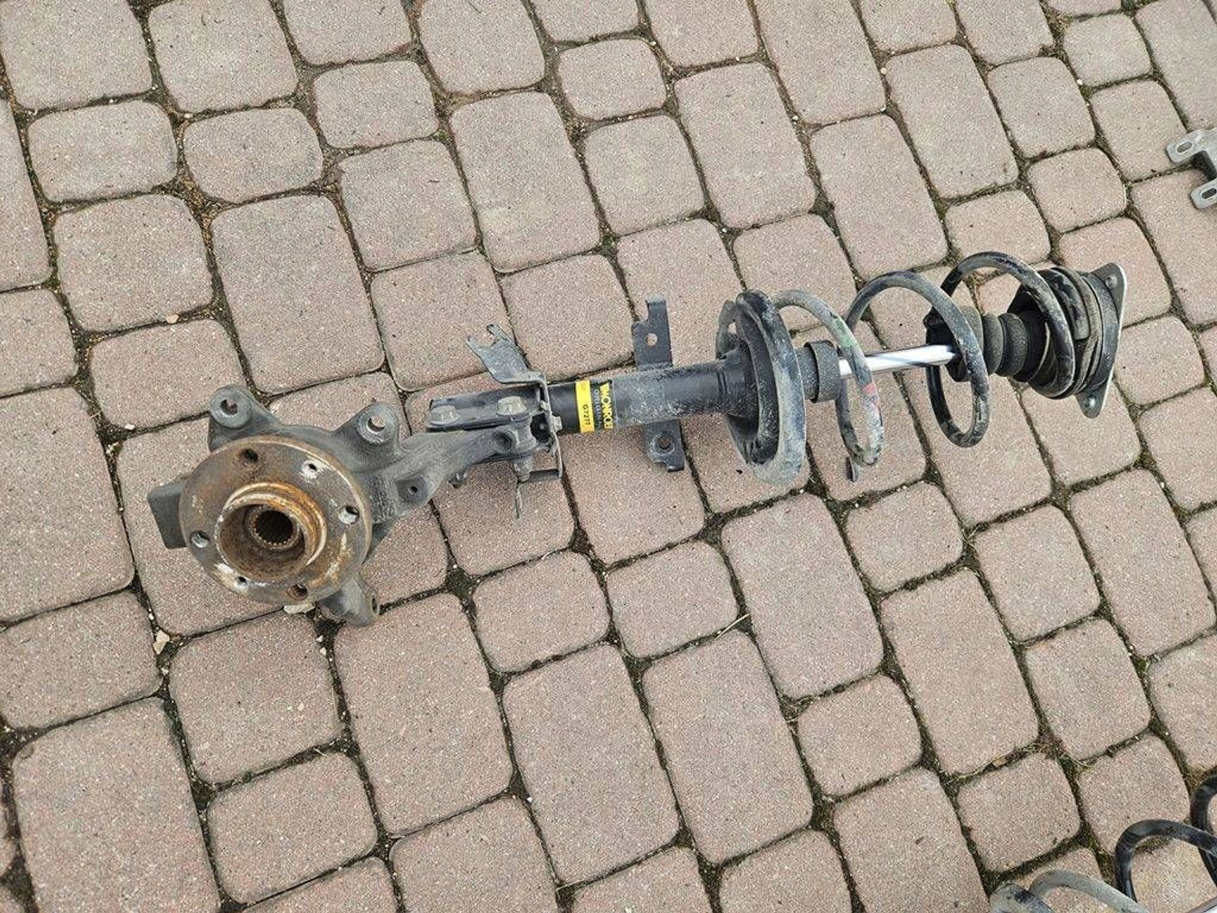 McPherson swing left shock absorber Renault Zoe