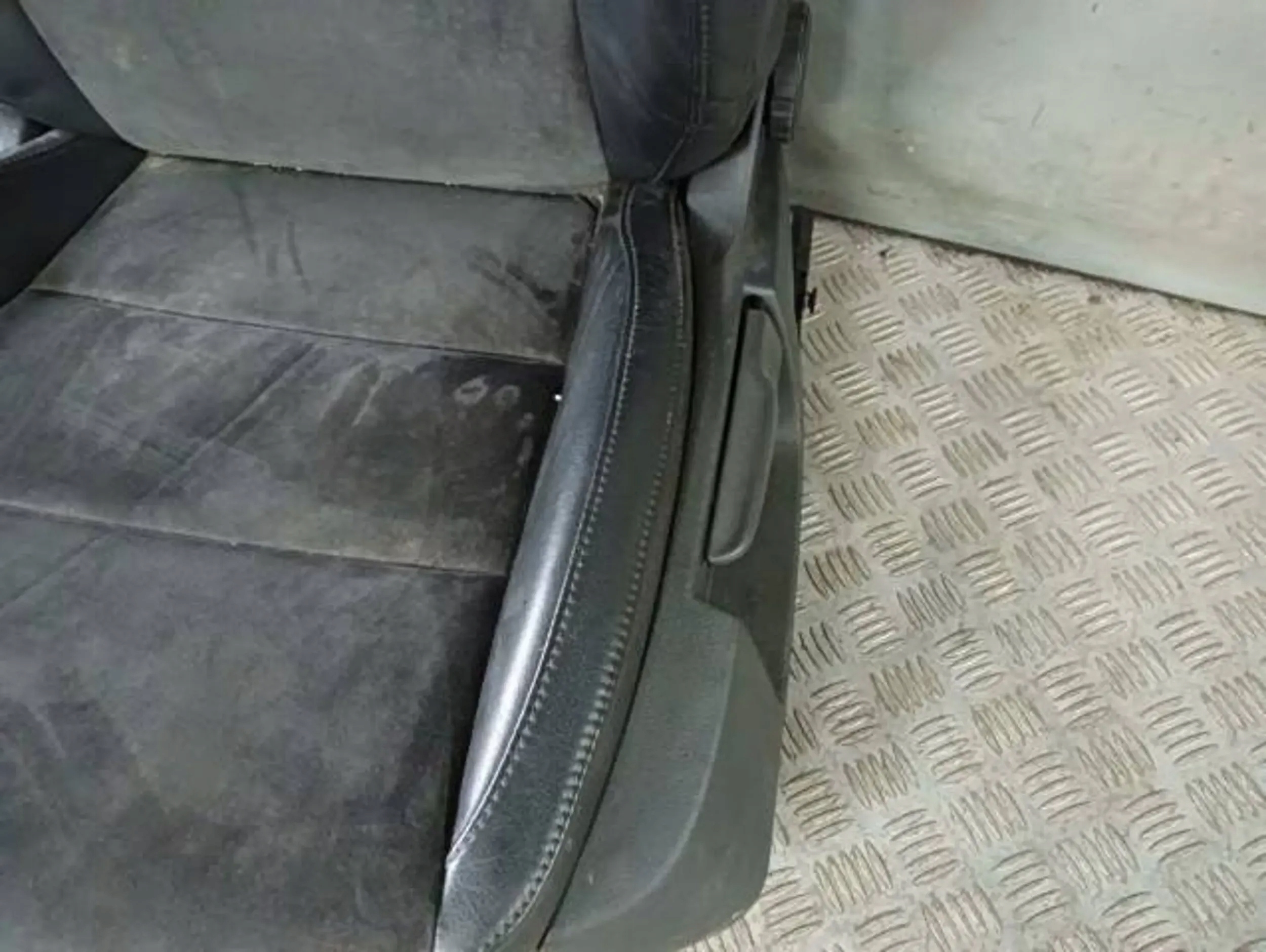 кресло передний левый водители SKODA SUPERB II