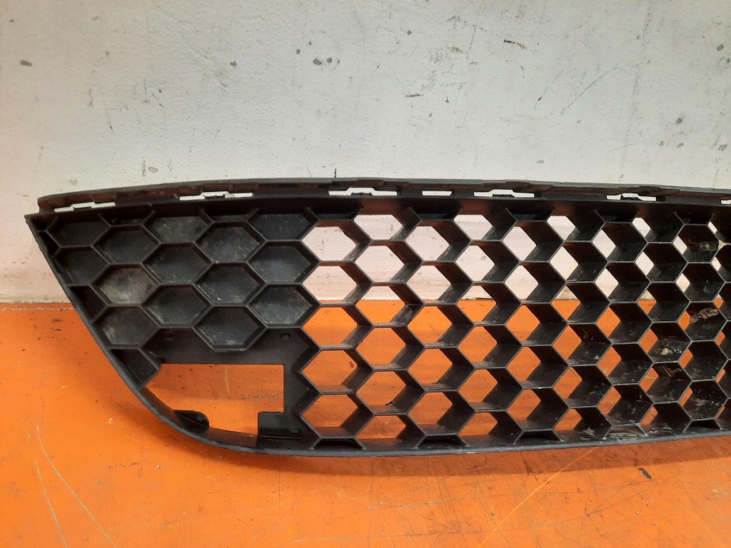 mitte Lüftungsgitter der Stoßstange SKODA FABIA II RS 5J0853677C