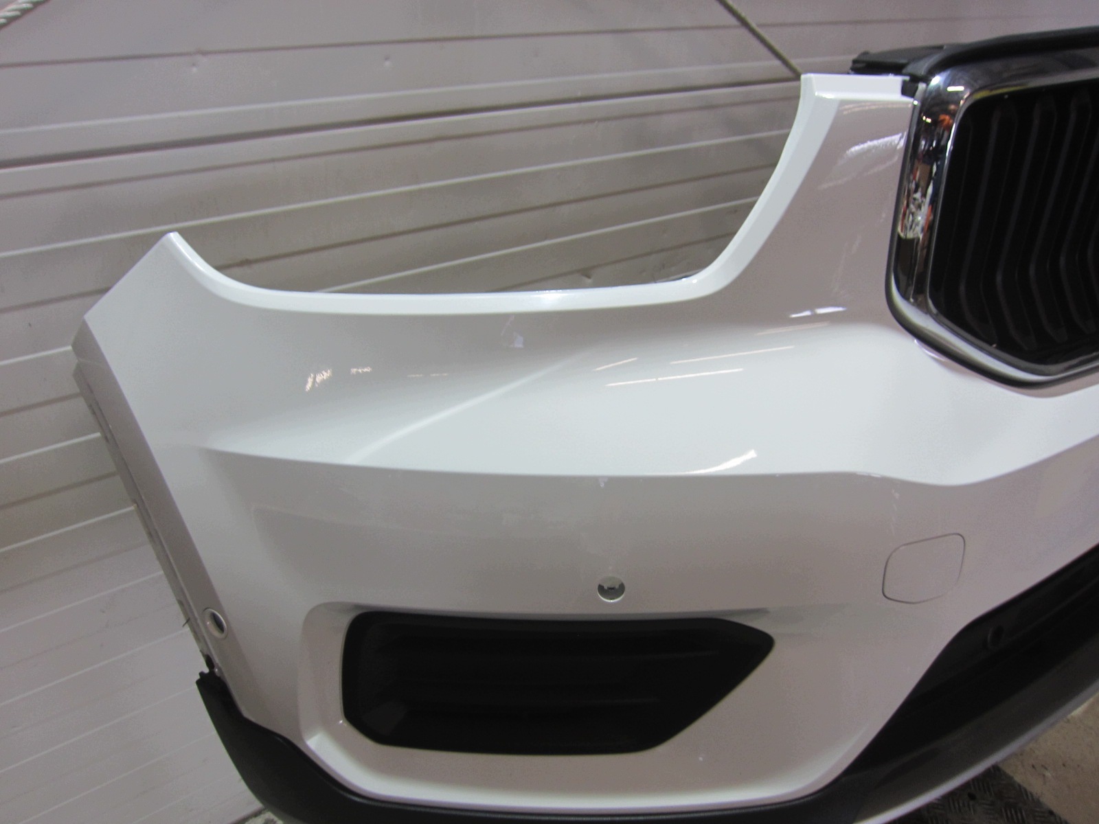 VOLVO XC40 XC 40 bumper 6PDC front front complete colour BIALY 614 #614