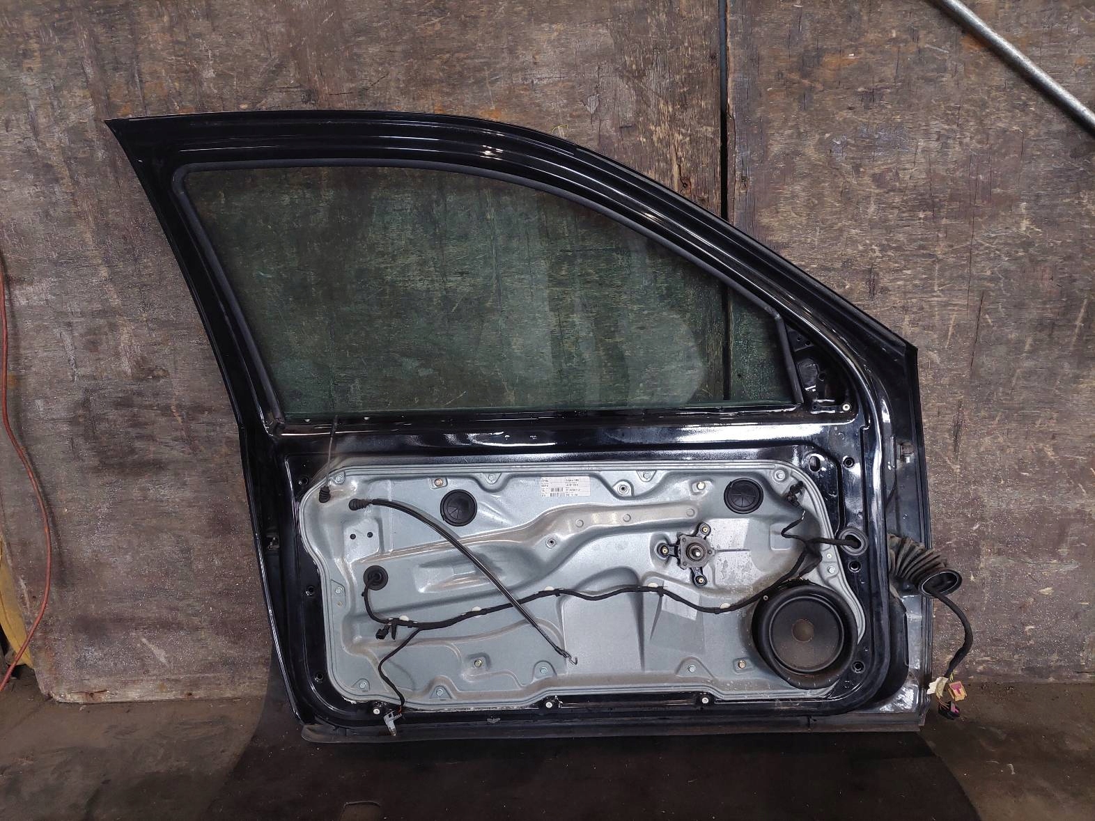 door complete left front VOLKSWAGEN GOLF IV L041 3D
