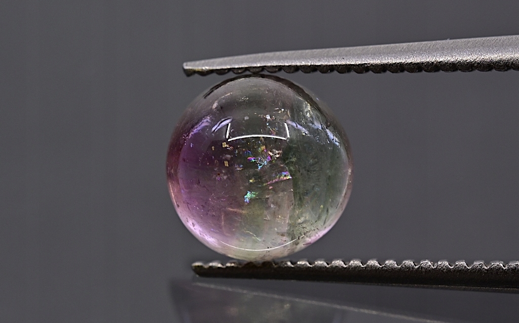 Turmalín kulatý kabošon fi 6,8 mm