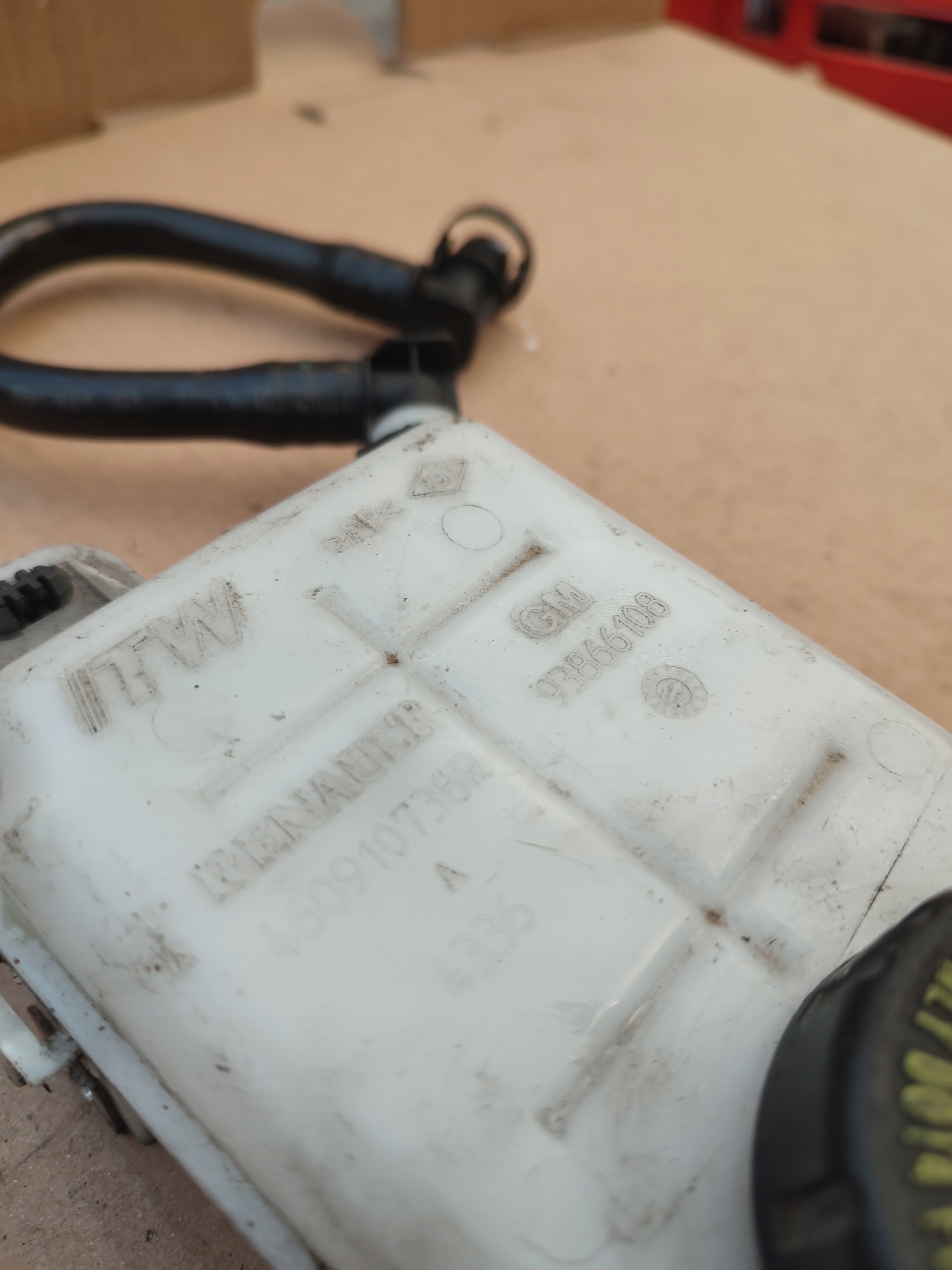 Behälter des Gasses Brems- RENAULT TRAFIC 1.6 460910738R