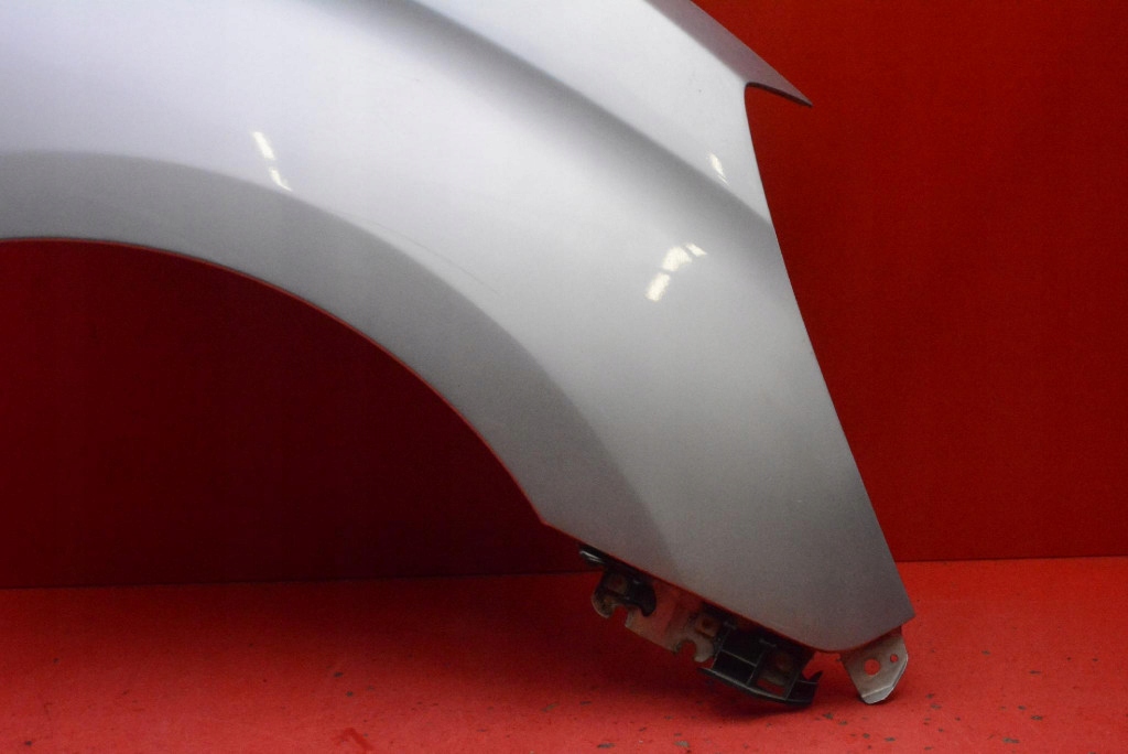 fender right front front NCA- SLEEK SILVER HYUNDAI H1 2 II i800 07-20