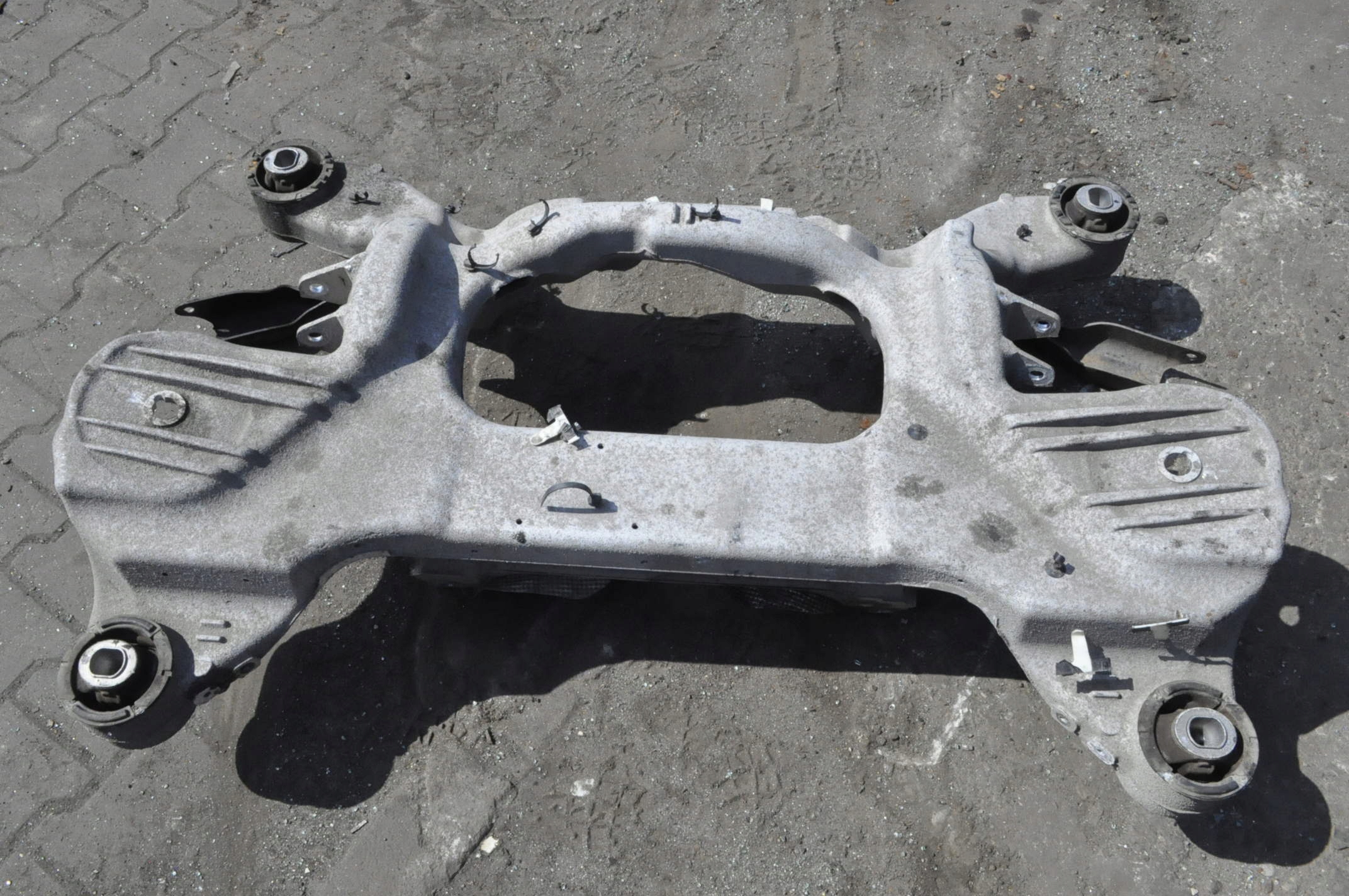 DEFENDER L663 3.0D SANKI ZAWIESZENIA WÓZEK TYŁ 21R