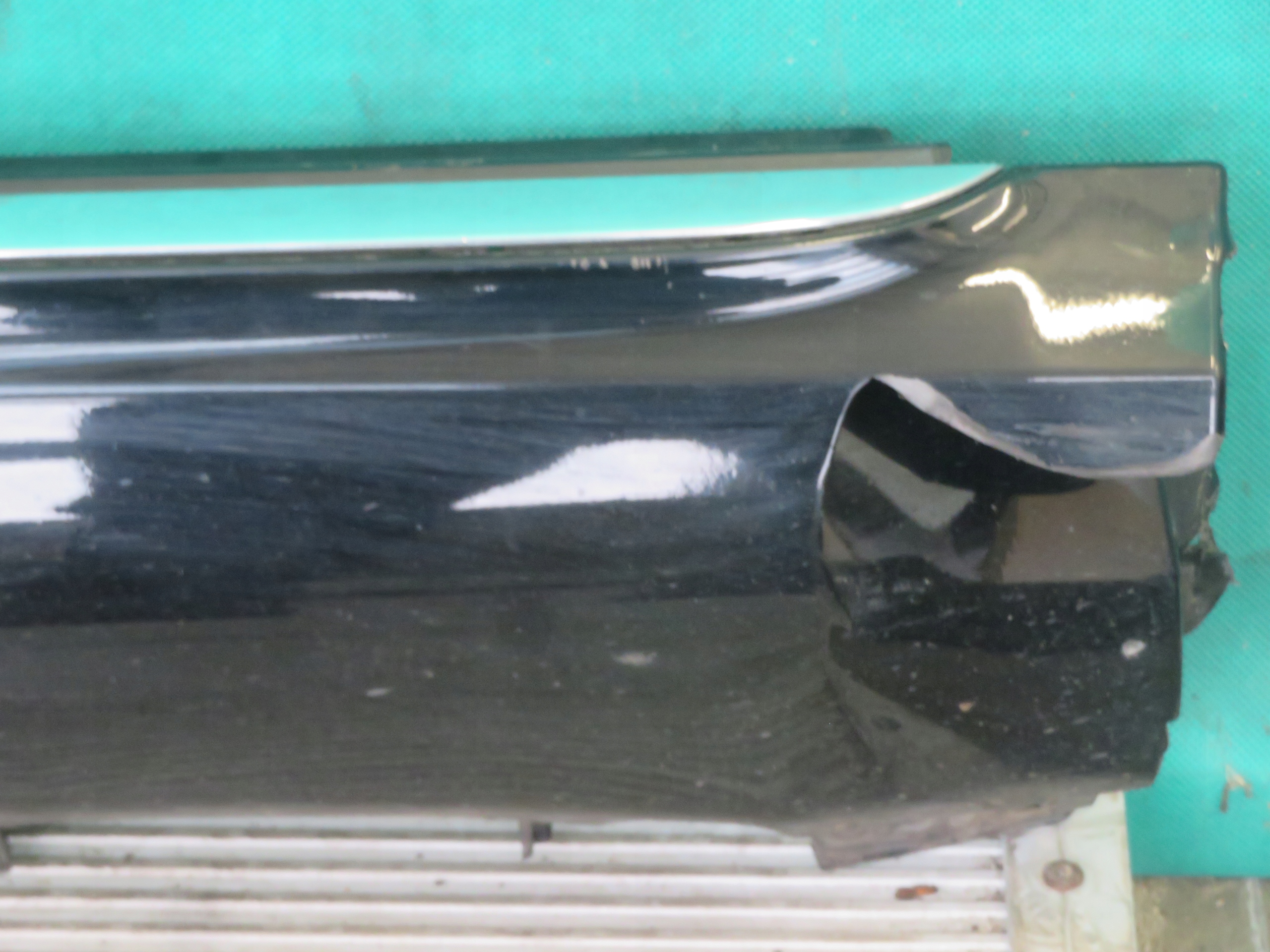 moulding threshold left MERCEDES W205 C KLASA 18R A2056907102