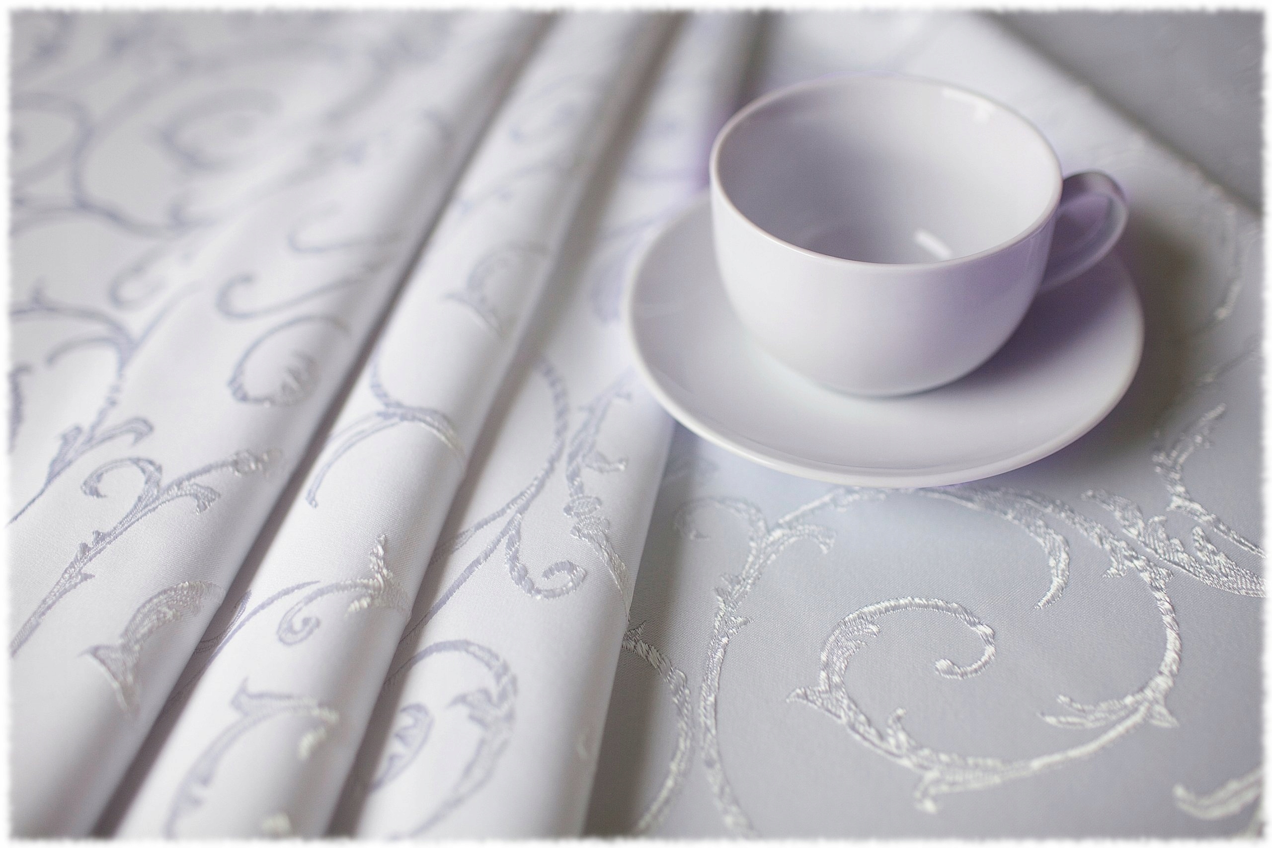 

Ekskluzywny obrus Plamoodporny 130x300 T biały