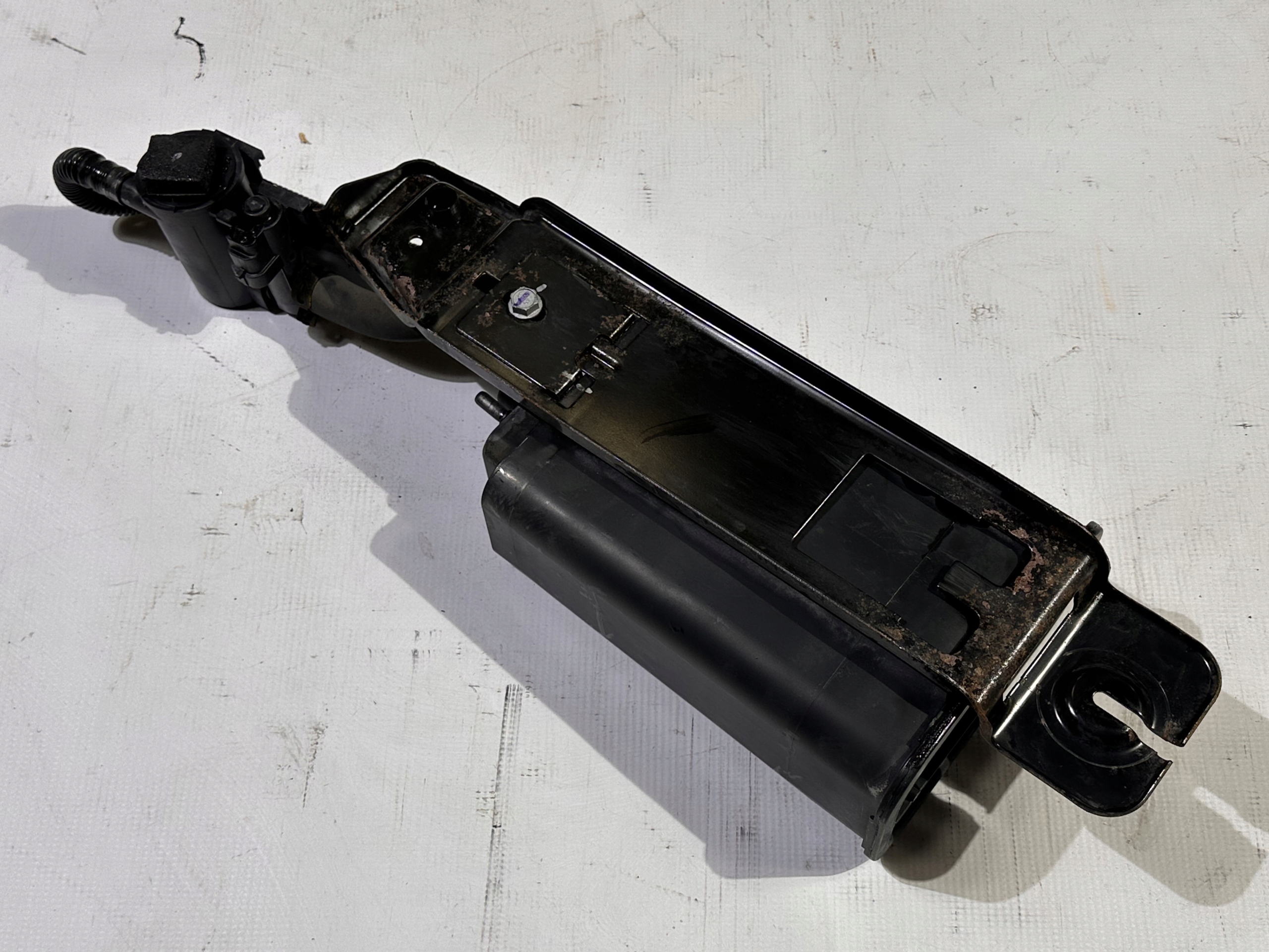 karbonski filter oparow goriva Chevrolet Camaro 2009 - 2015