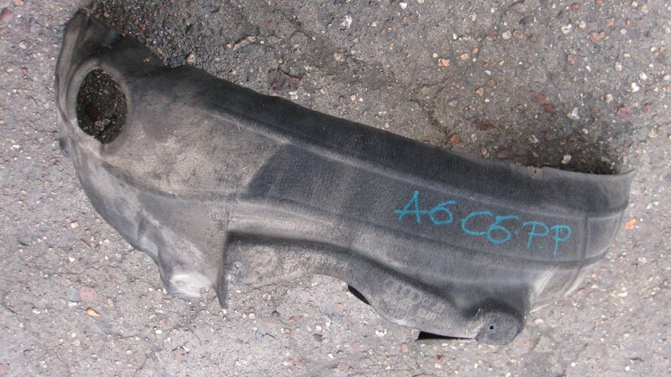 AUDI A6C6 mudguard front right front