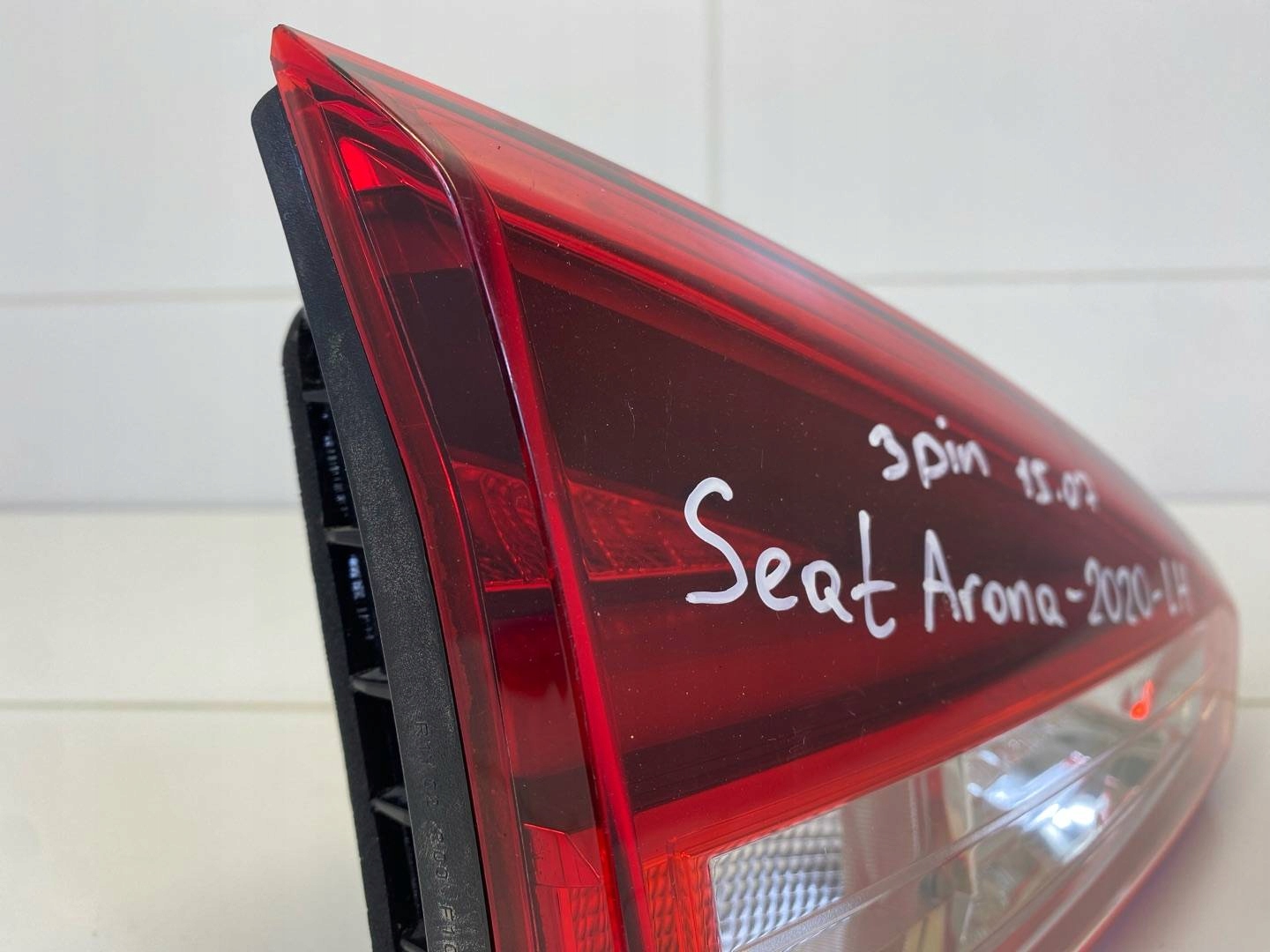 light rear to the bonnet left side SEAT Arona 2020 6F9945703D