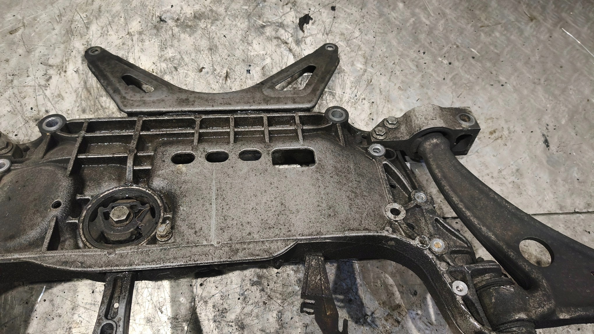 naprava přední náprava AUDI TT 2.0 TFSI 3C0199369H