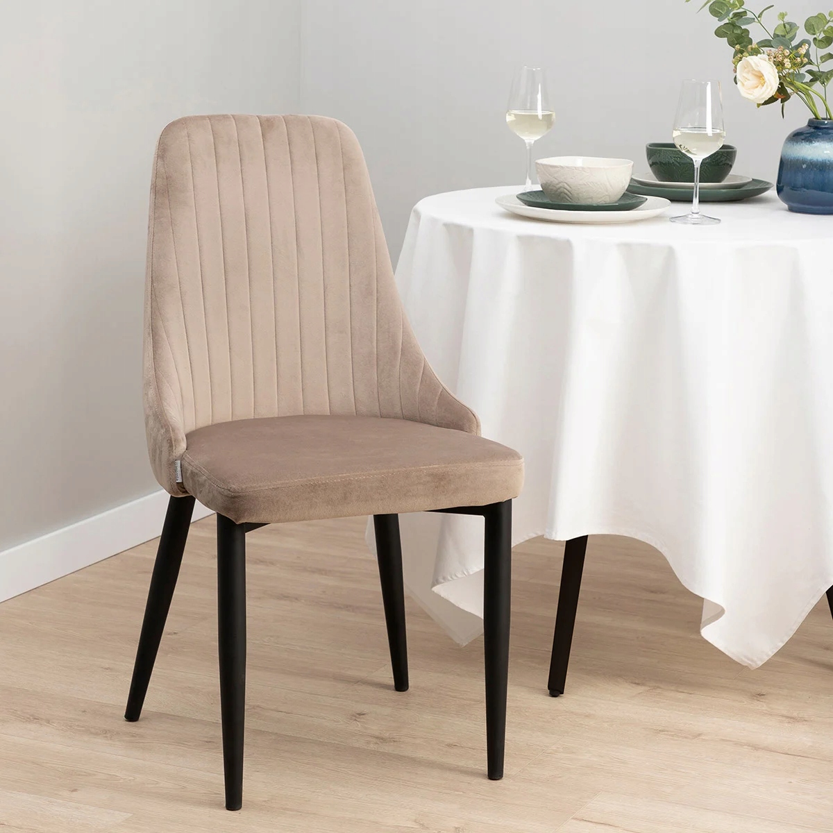 Krzesło DO KUCHNI SALONU LOUIS welurowe HOMLA Stan opakowania oryginalne