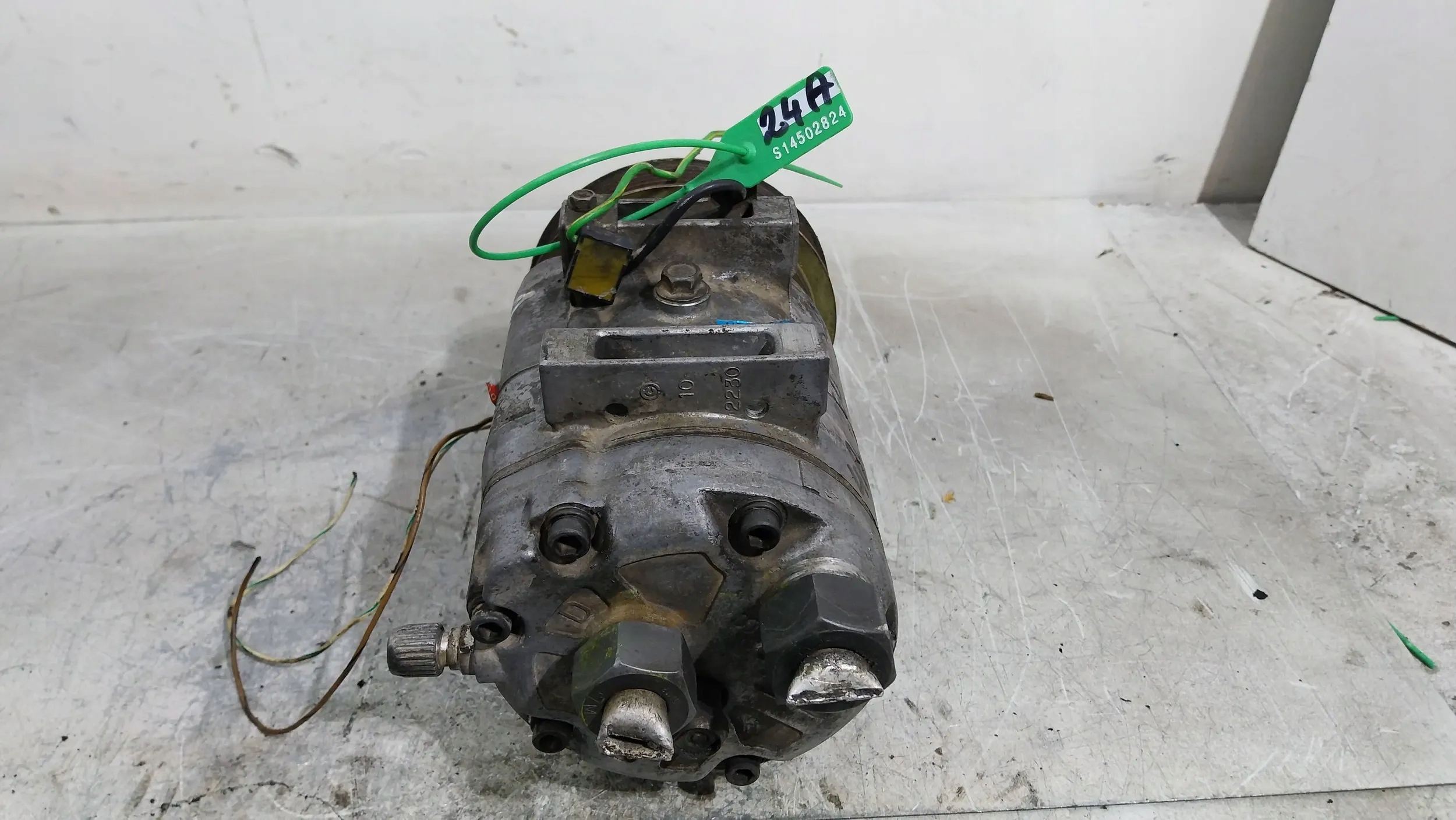 compressor compressor; of the air conditioning 4A0260805AD AUDI A6 C4 2.5 TDI