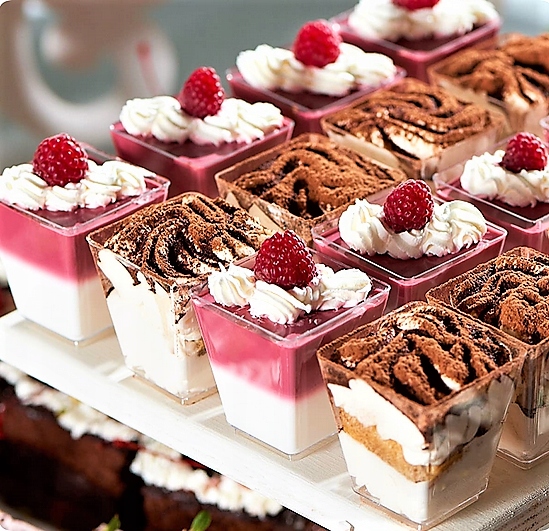 POJEMNIKI NA DESERY 120ml - 50 szt PUCHARKI KWADRATOWE DO DESERÓW Stan opakowania oryginalne