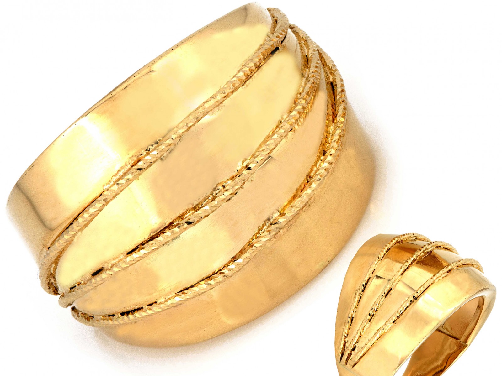 Zlatý prsten 585, okázalá váha 6.22 g, velikost 17, elegantní design, akce