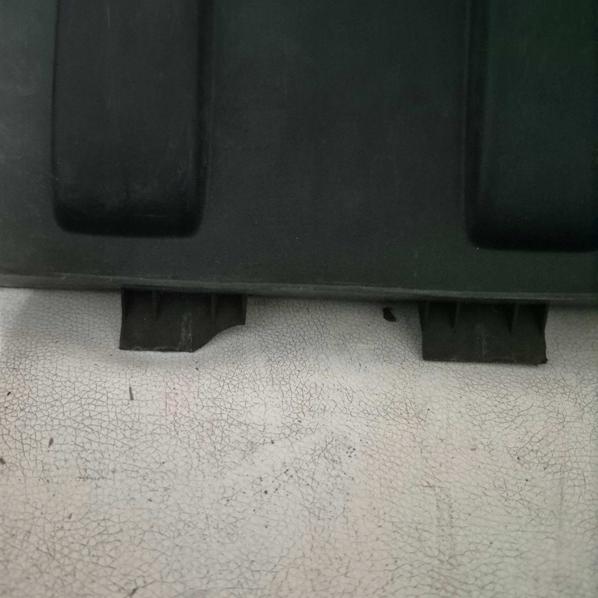 AUDI Q7 a 1 4L 05-09 kryt příčka GORA stěny