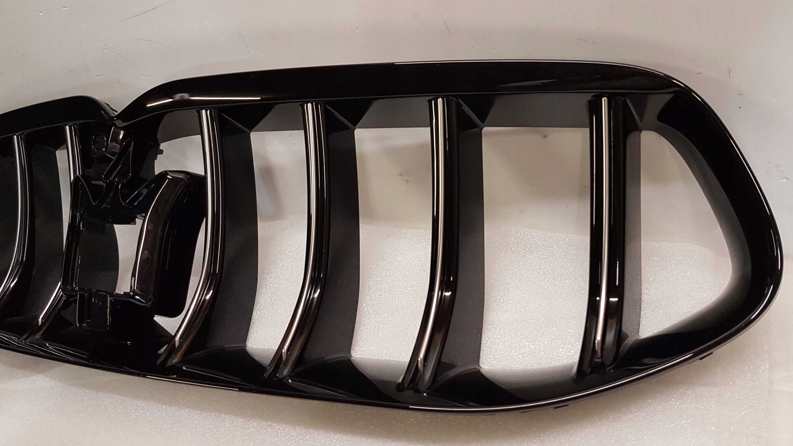 GRILL ATRAPA MASERATI GRECALE GT TROFEO 670170829 Producent części Maserati OE