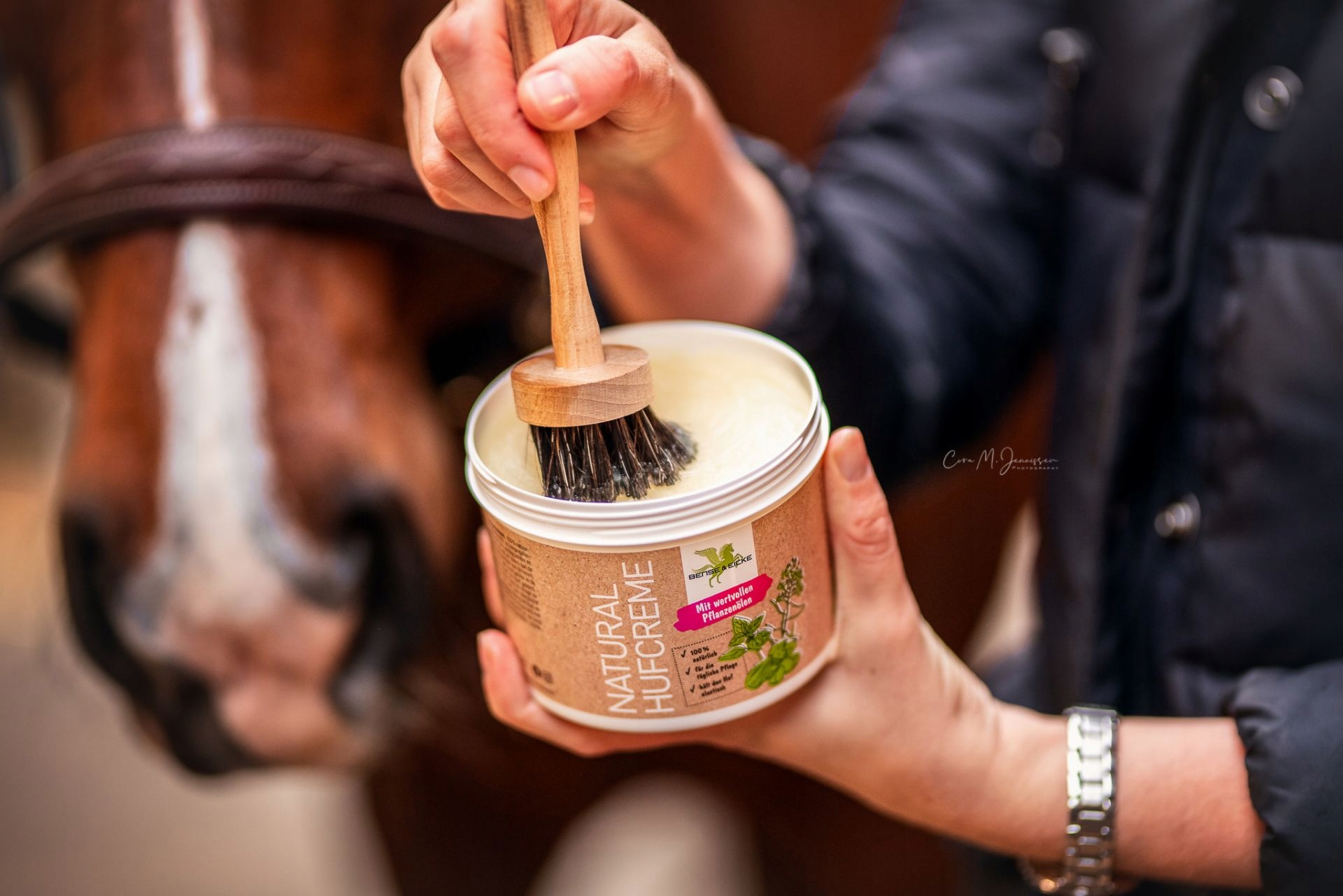 NATURALNY KREM MAŚĆ DO KOPYT Z AWOKADO JOJOBA Marka Bense & Eickie