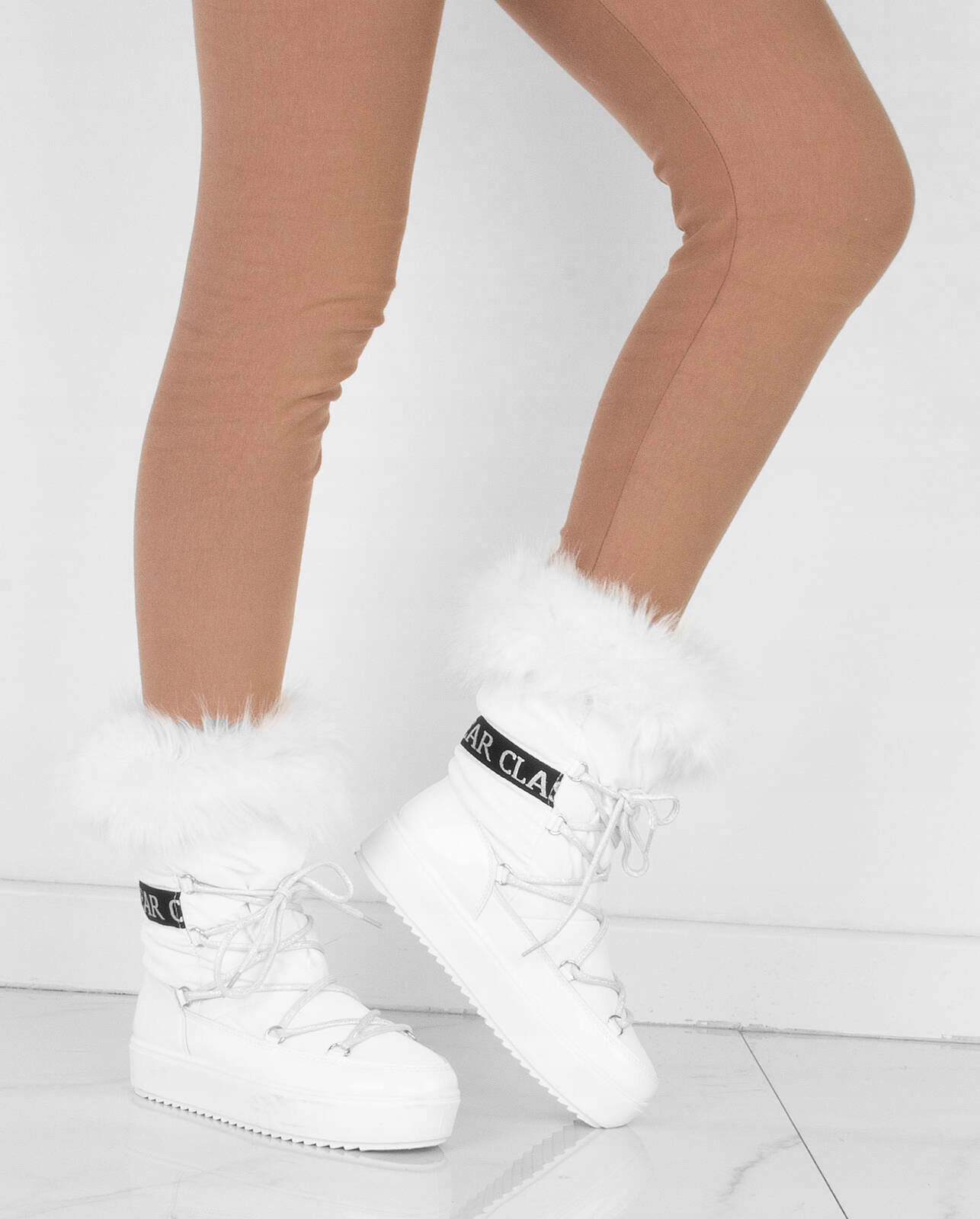 7817 BIAŁE ŚNIEGOWCE WSUWANE OCIEPLANE Z FUTERKIEM ZIMOWE 41 Oryginalne opakowanie producenta pudełko