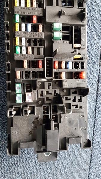 SKRZYNKA BEZPIECZNIKOW LAND ROVER RANGE ROVER Parts manufacturer Land Rover original OE