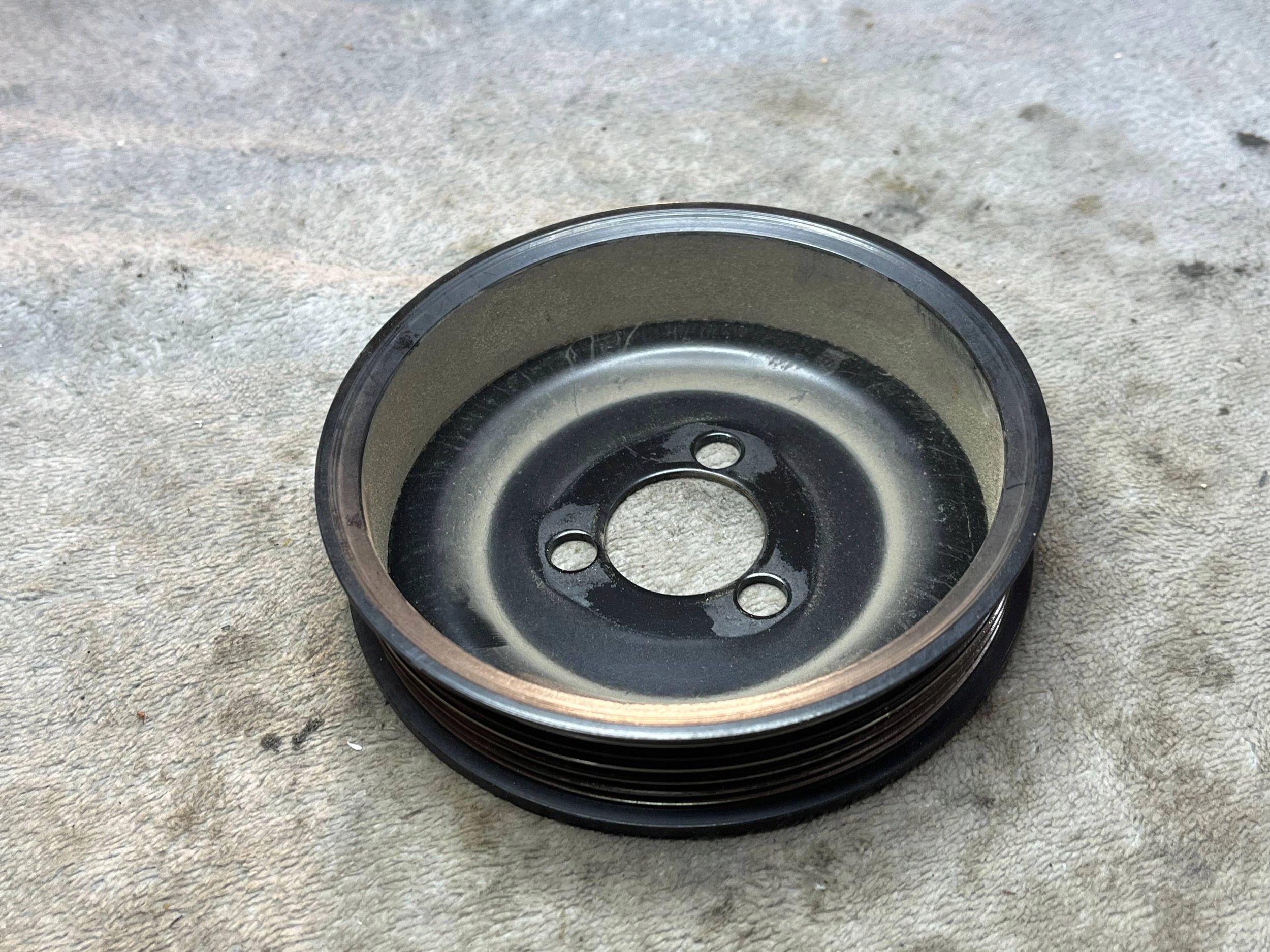 Oryginalne remenica pompy vode SKODA 03D121028B !J