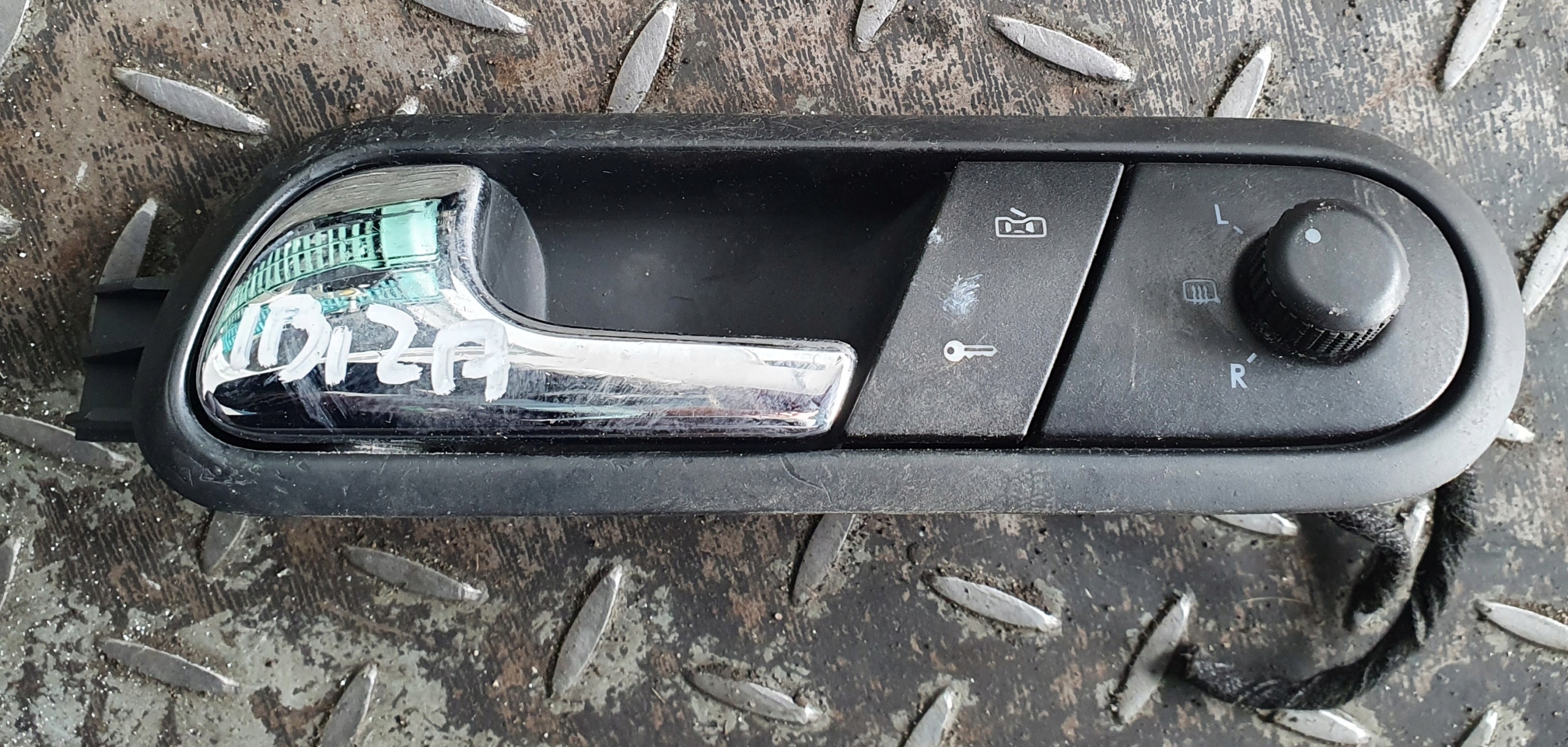 РУЧКА ЛІВА ПЕРЕДНЯ ПЕРЕМИКАЧ ДЗЕРКАЛА IBIZA III