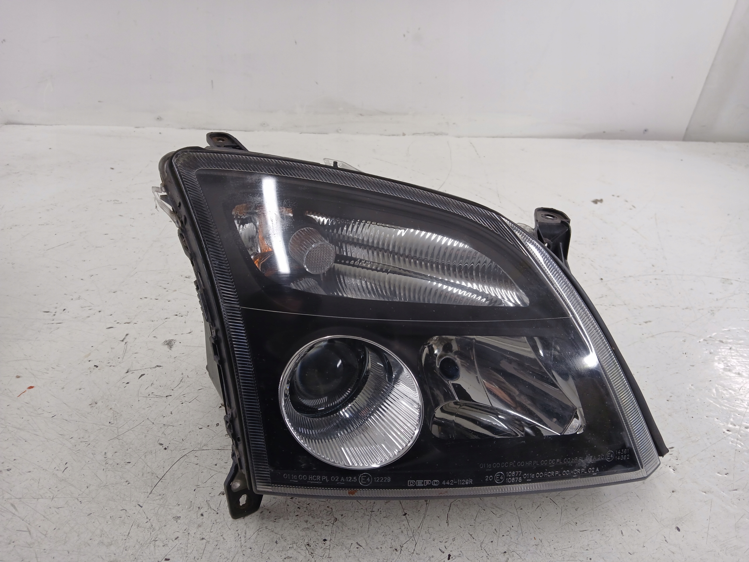 OPEL VECTRA C light right front black LADNA